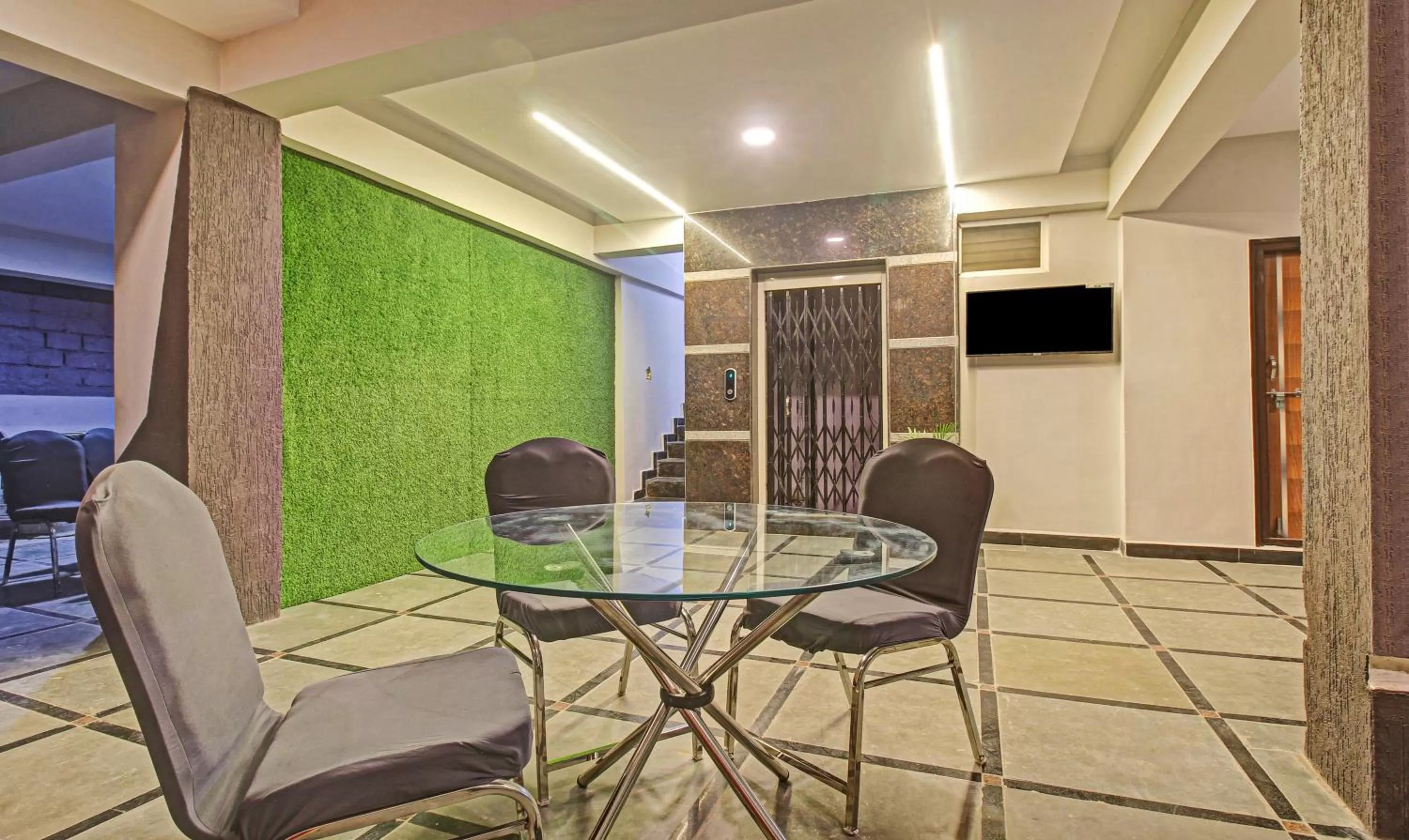 Seating area in Itsy Hotels Sunrise Grand, Hitech City