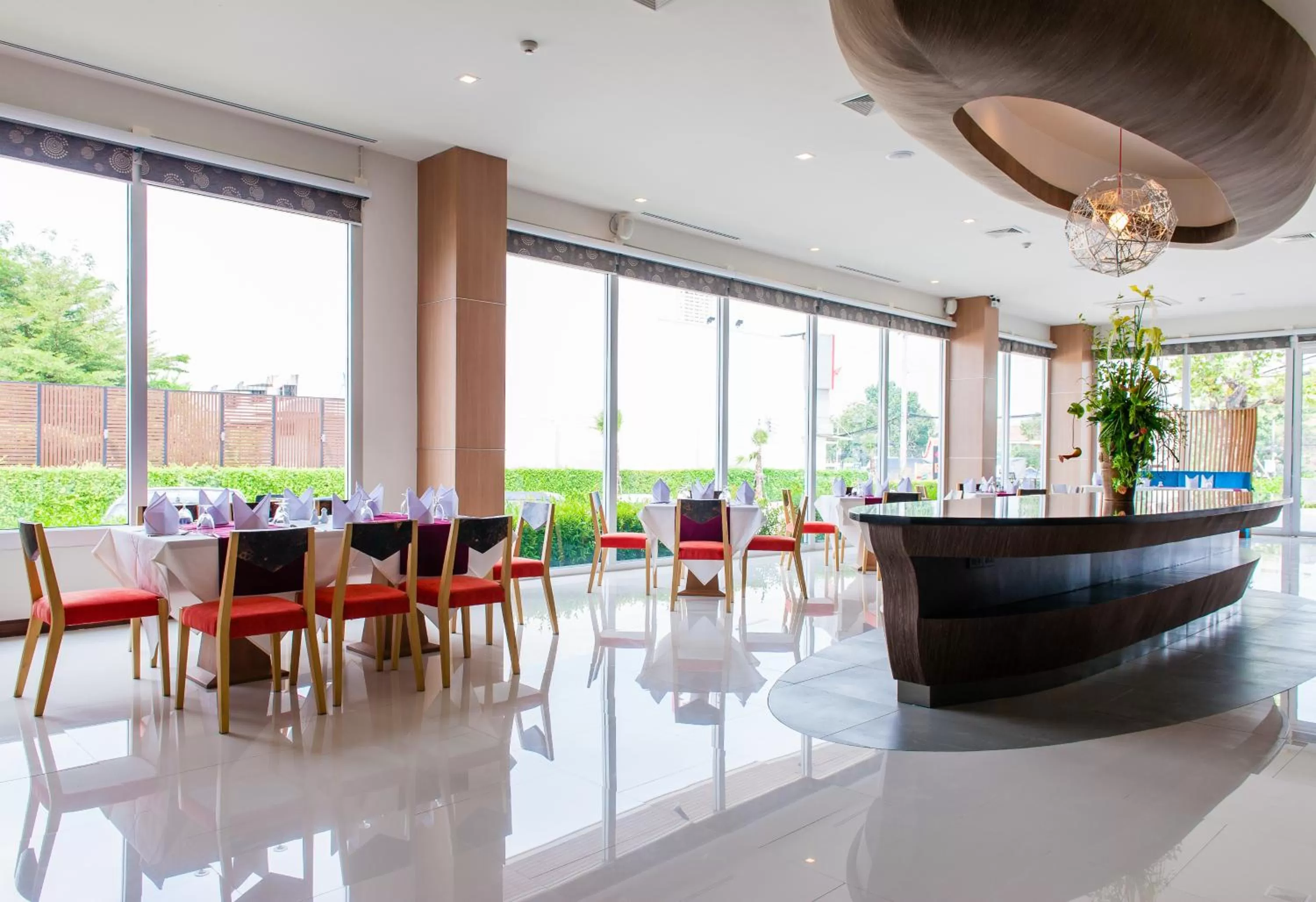 Restaurant/places to eat in 42C The Chic Hotel