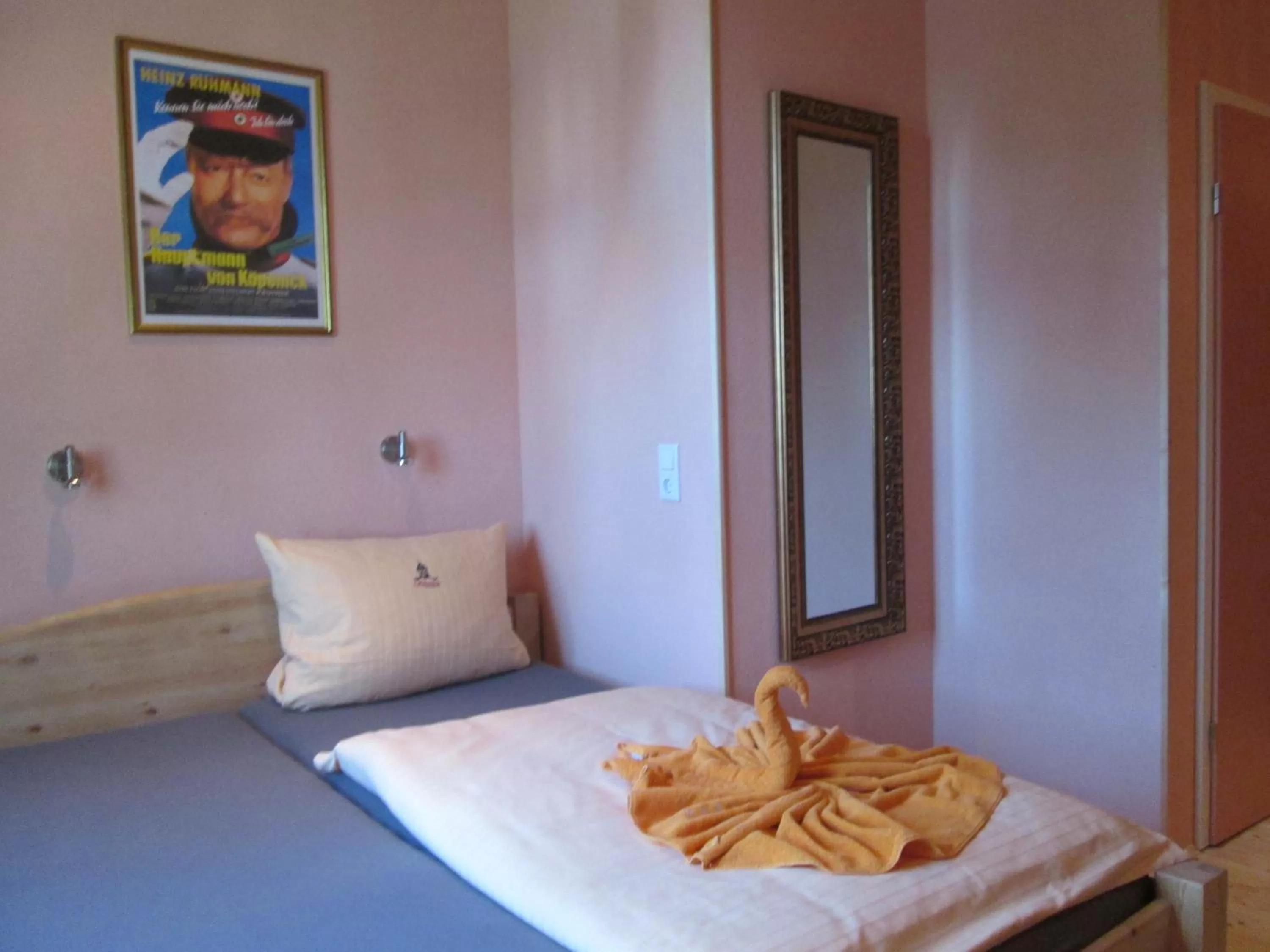 Bed in Hotel Villa Wirtshaus Köpenick