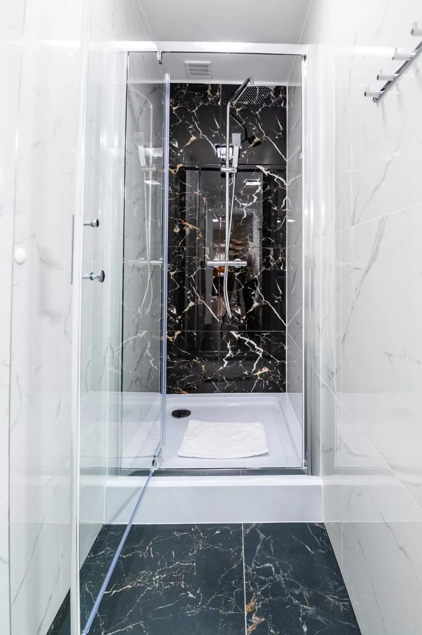 Shower in Hotel Książ