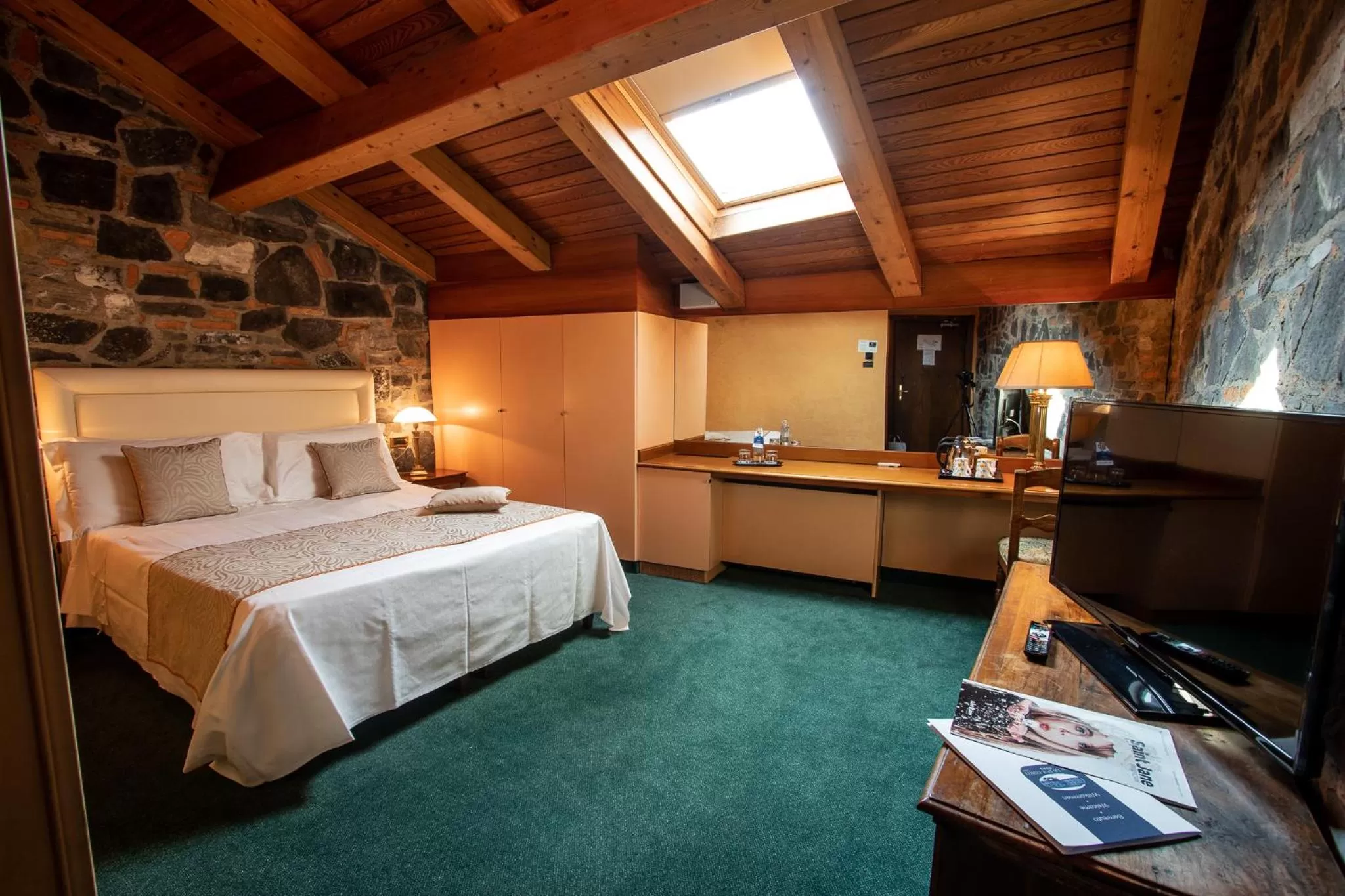 TV and multimedia, Bed in Albergo Le Due Corti