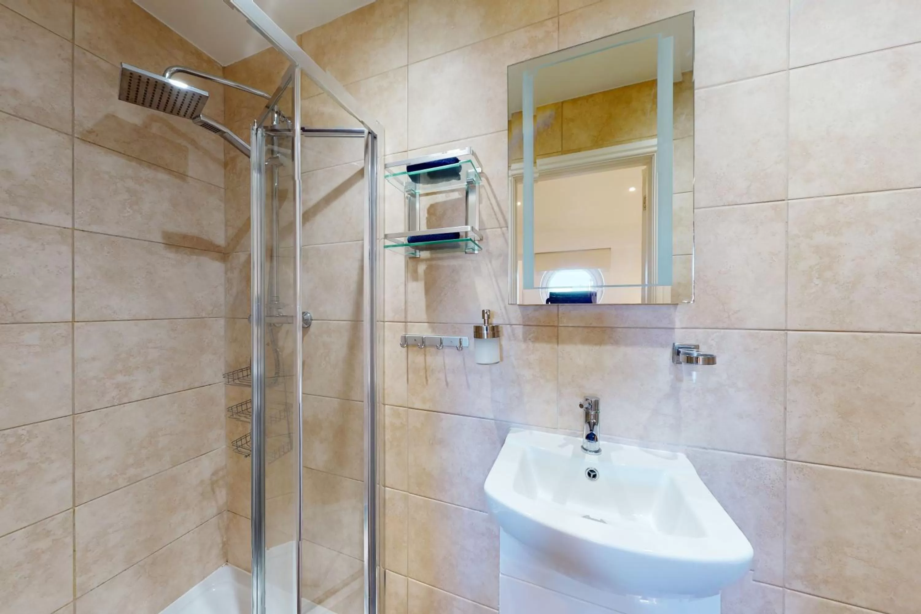 Bathroom in Crabbers' Wharf