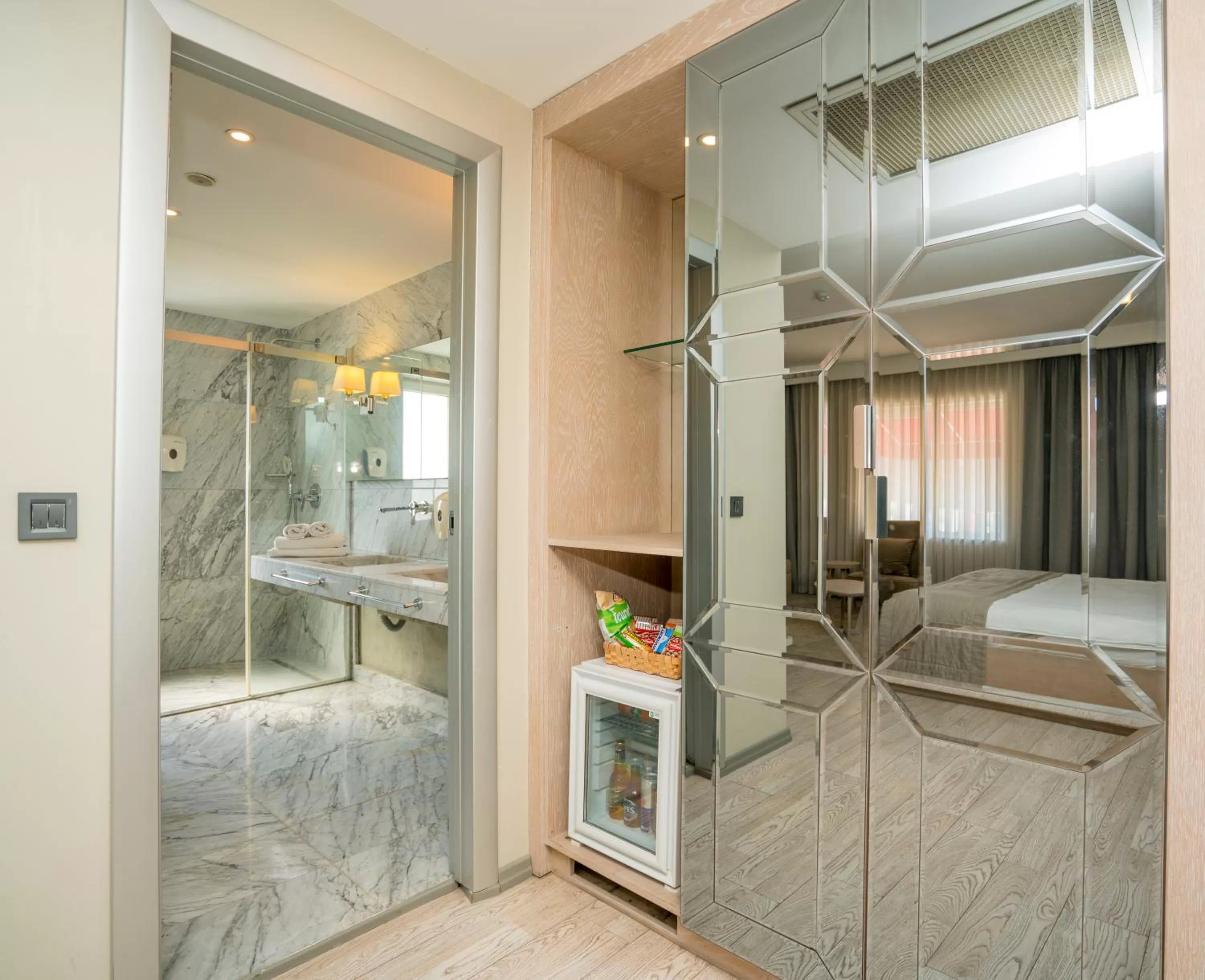 Bathroom, Bed in The Gate Ataşehir Finance Centre