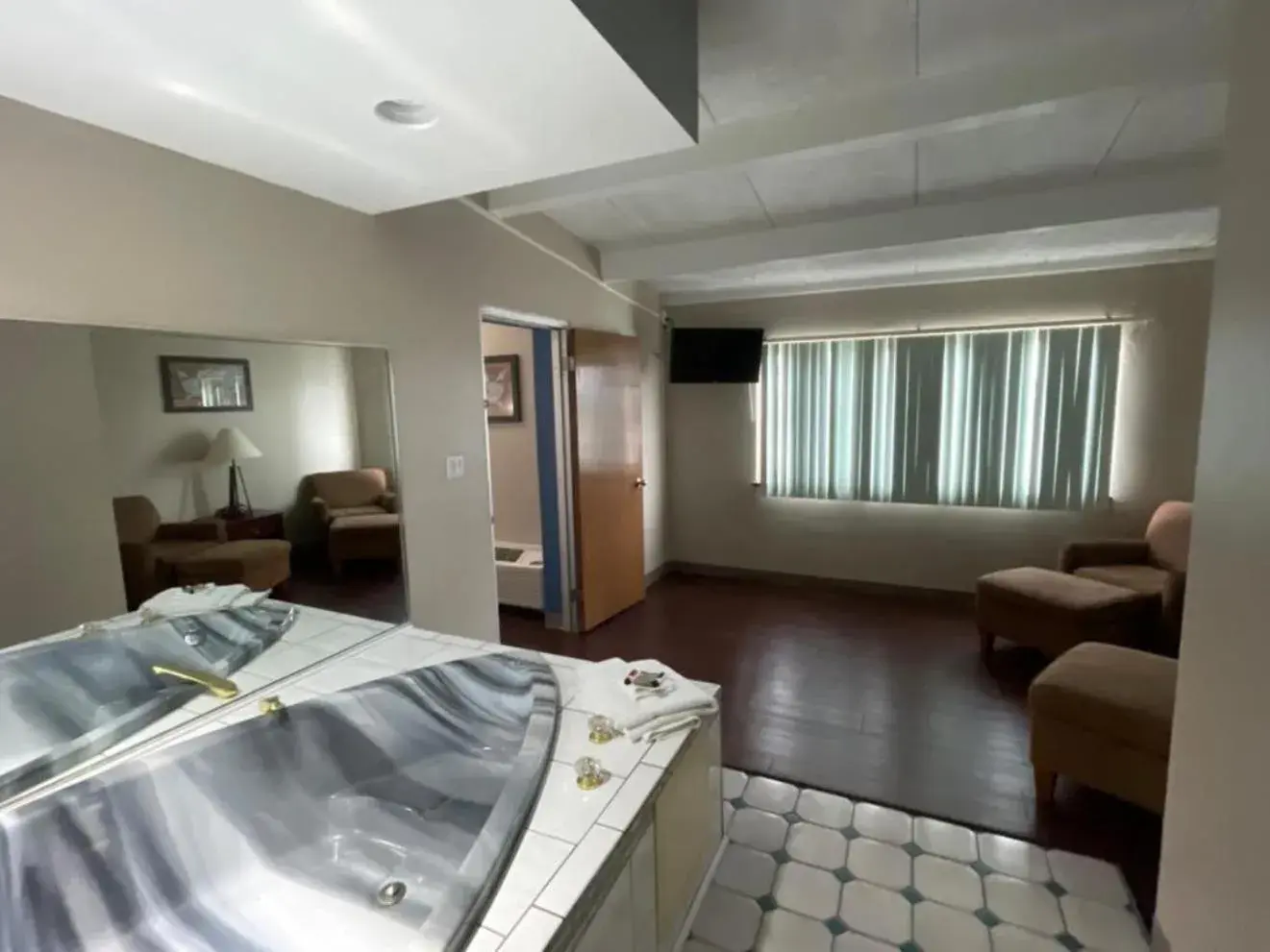 Queen Studio Suite - Non-Smoking in Baymont by Wyndham Bay City Queen Studio Suite - Non-Smoking in Baymont by Wyndham Bay City