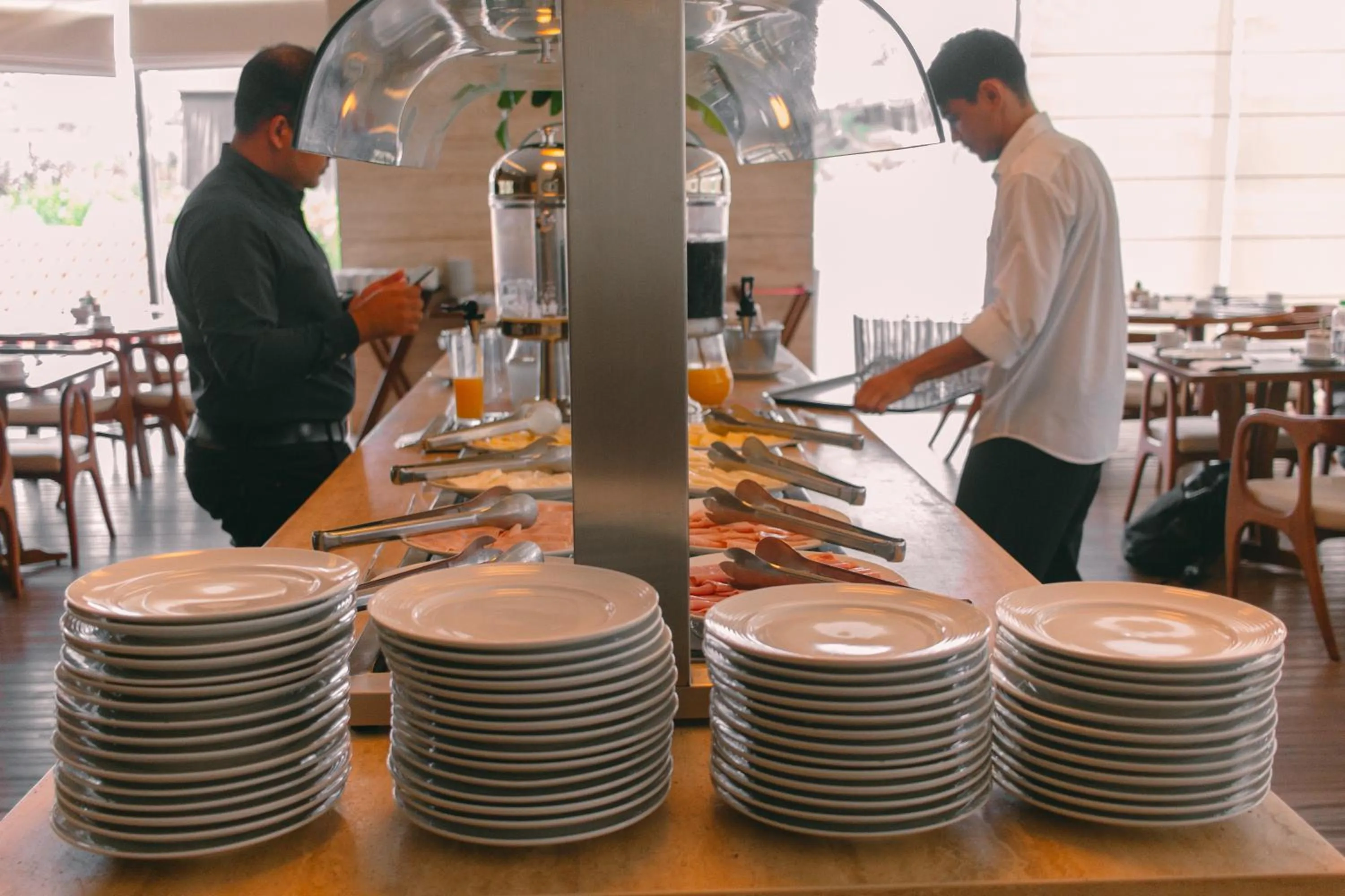 Restaurant/places to eat in Square Design Hotel