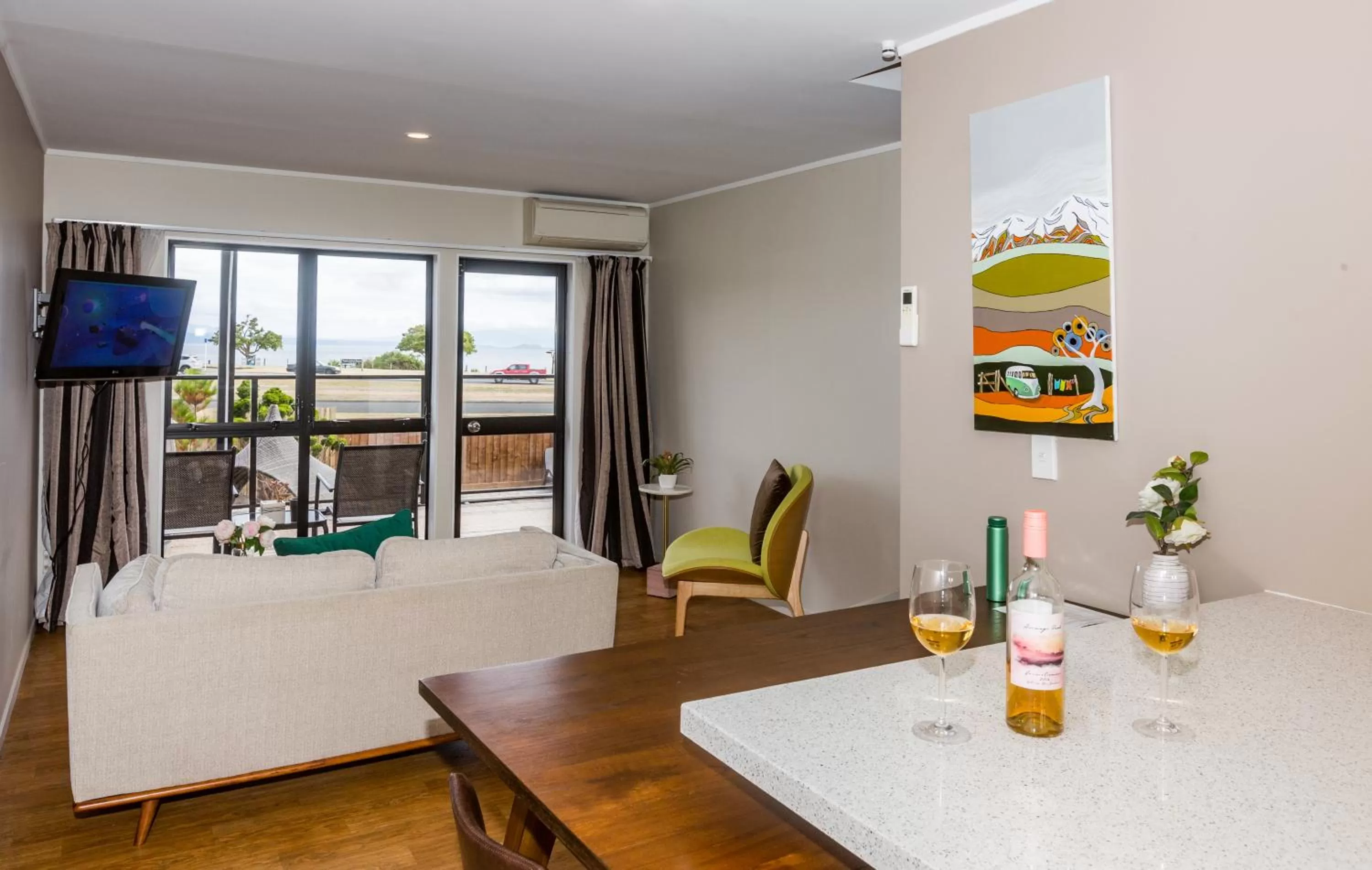 Living room in Le Chalet Suisse Motel Taupo