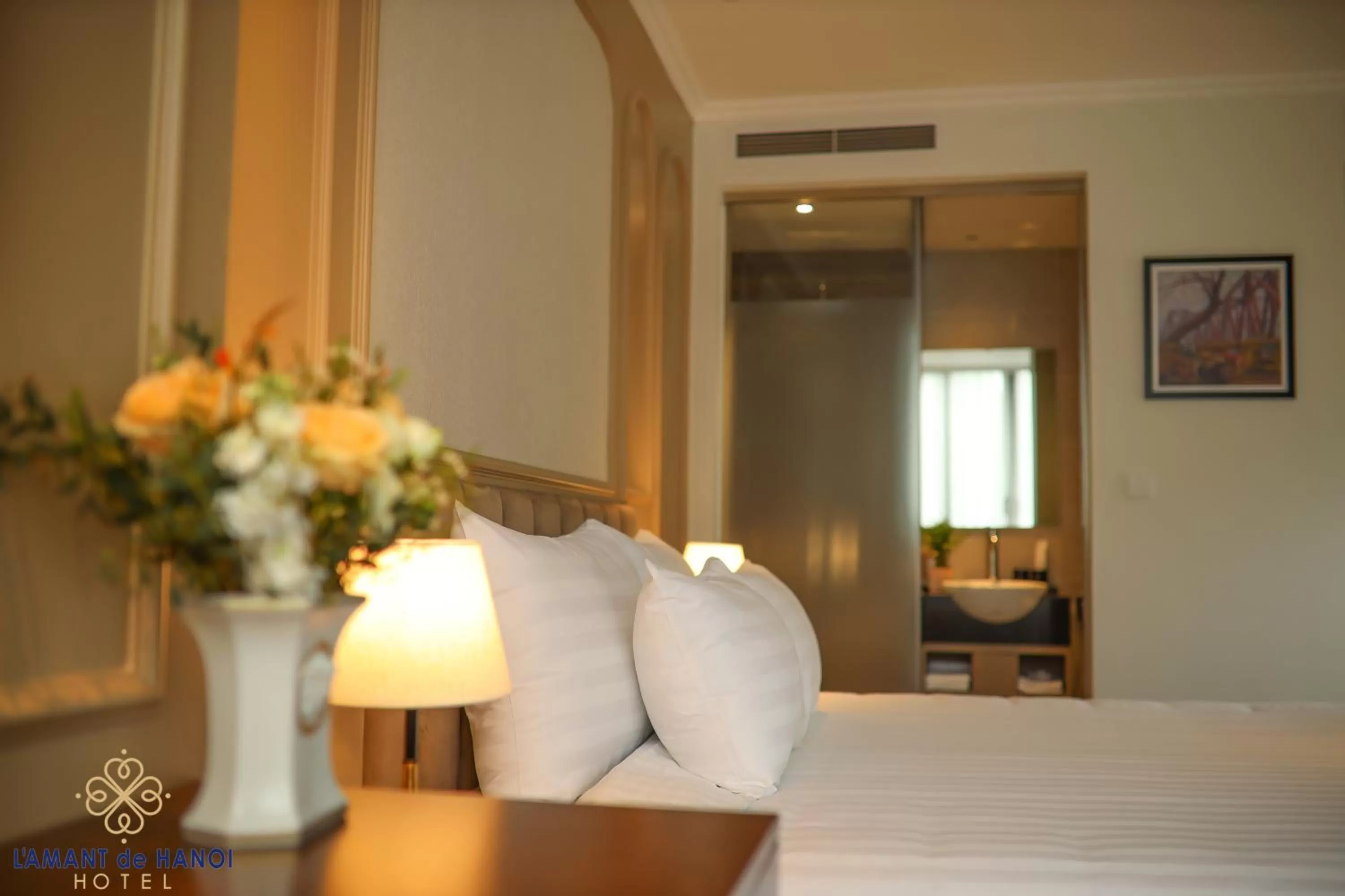 Bed in L'amant de Hanoi Hotel - khách sạn Lamant de Hà Nội