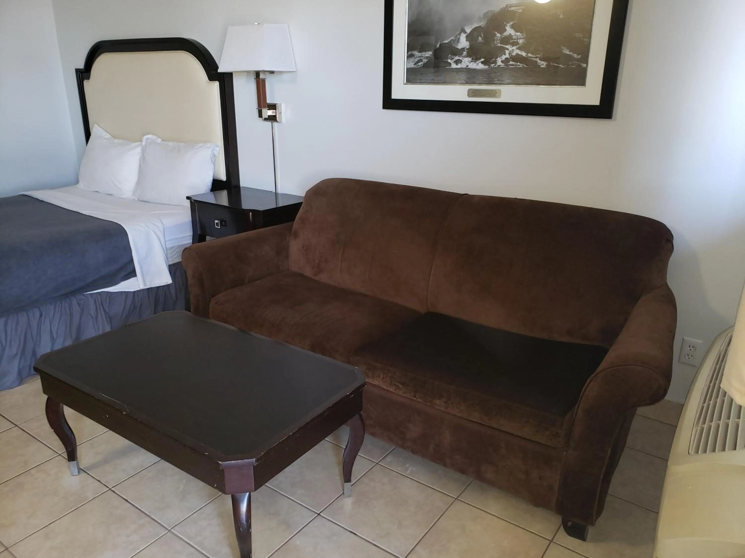 Niagara Falls Courtside Inn