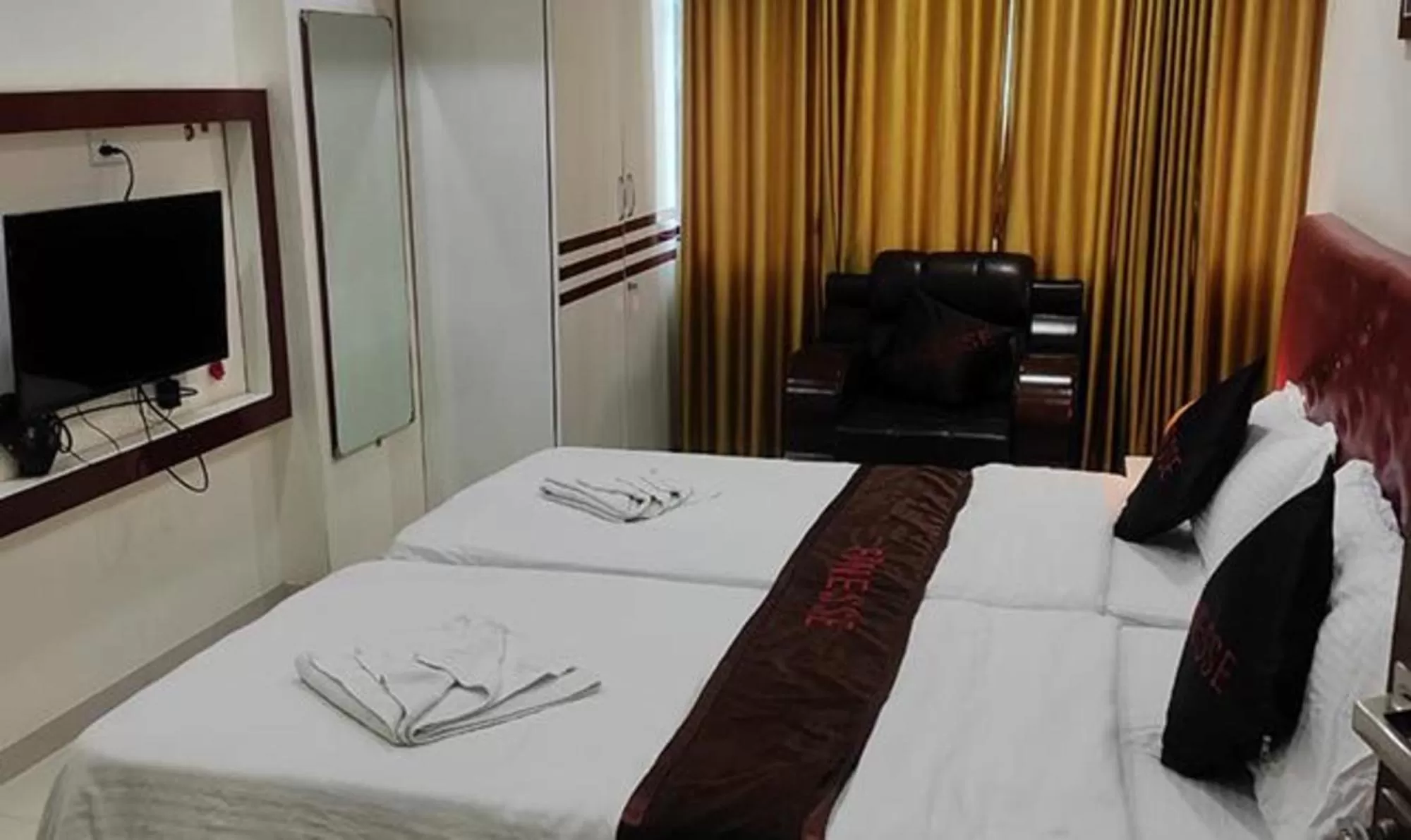 Bed in FabHotel Prime Finesse