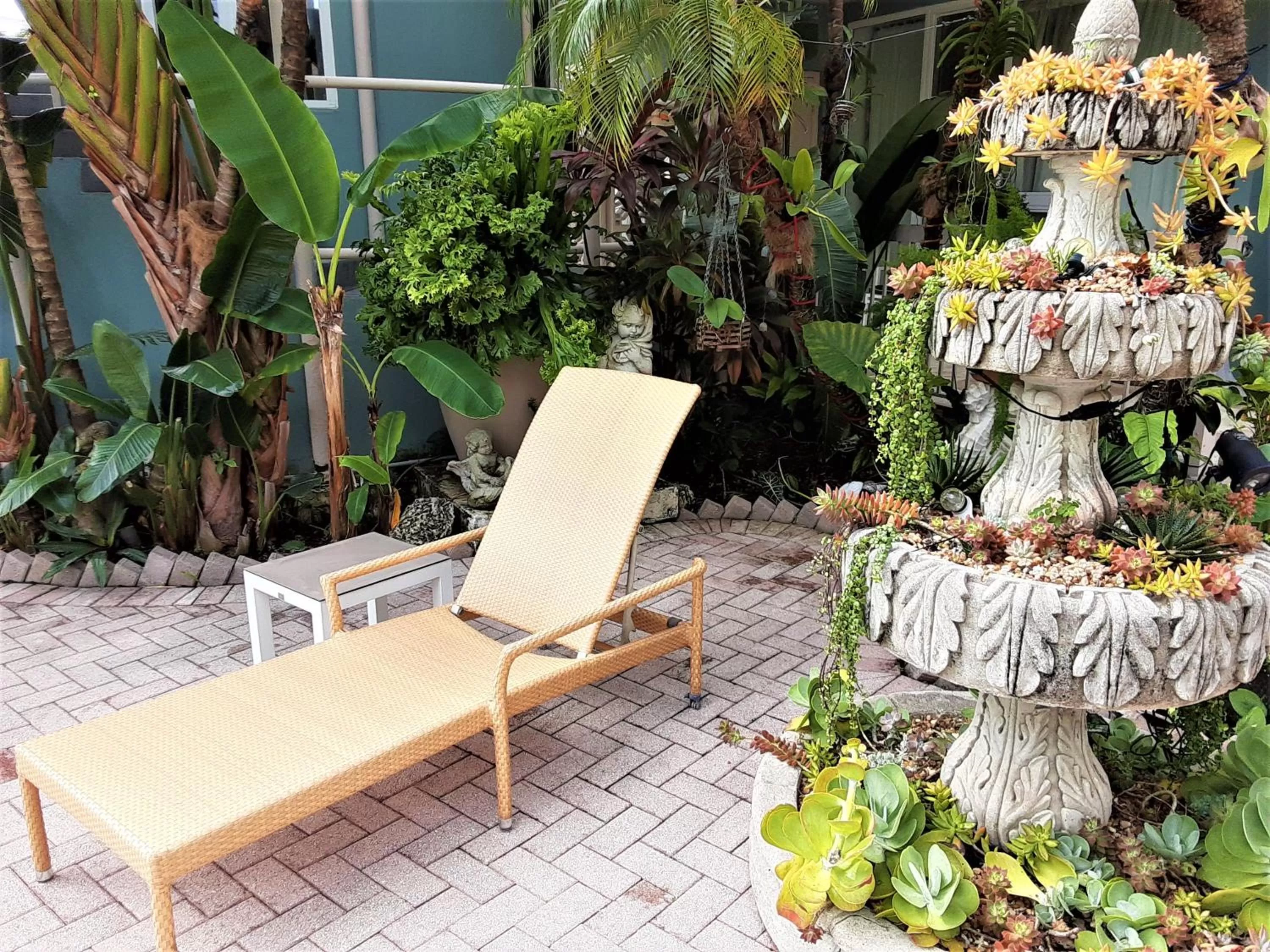 Garden in Manhattan Tower Apartment Hotel