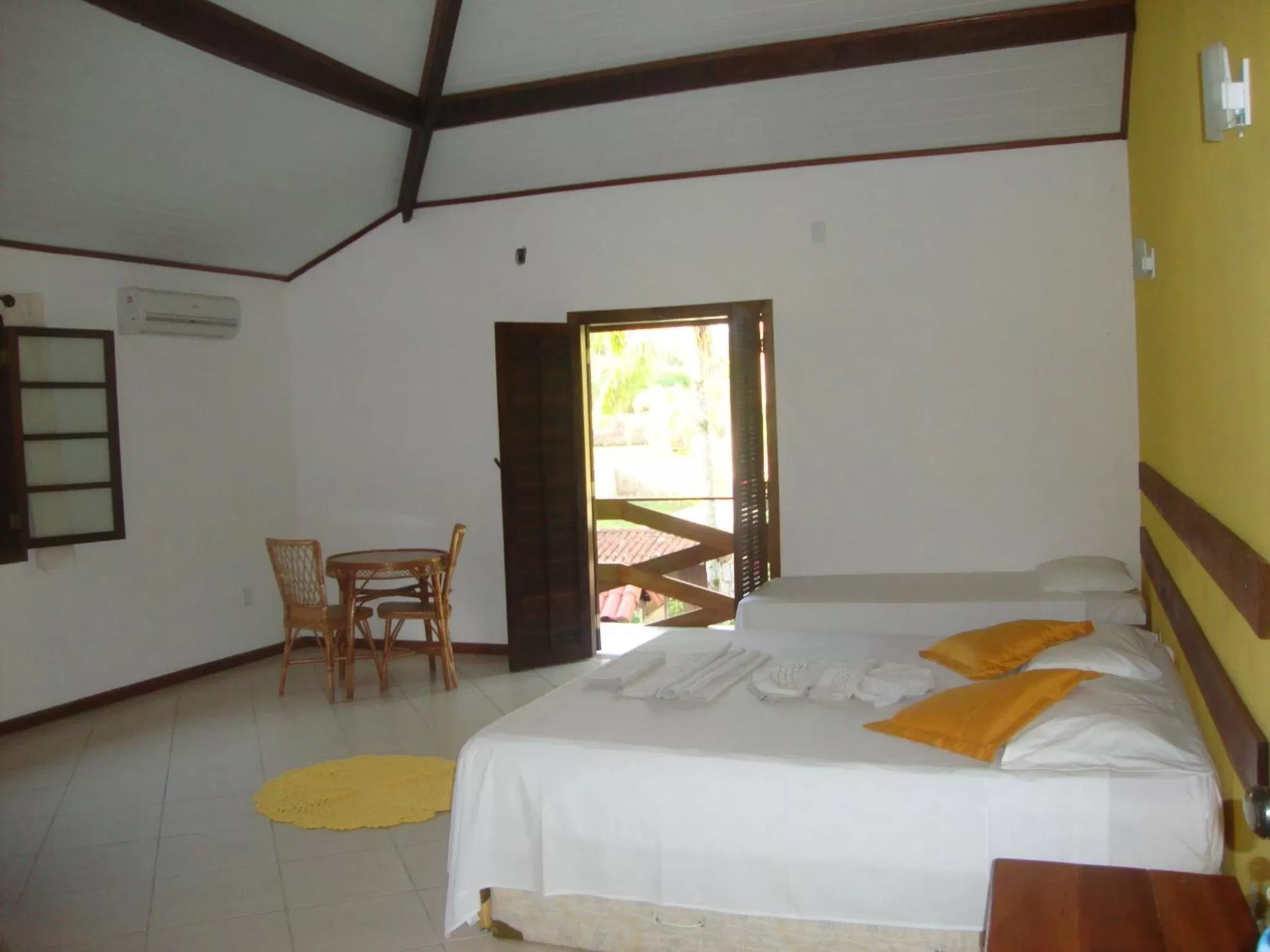 Photo of the whole room, Bed in Pousada Flor de Paraty