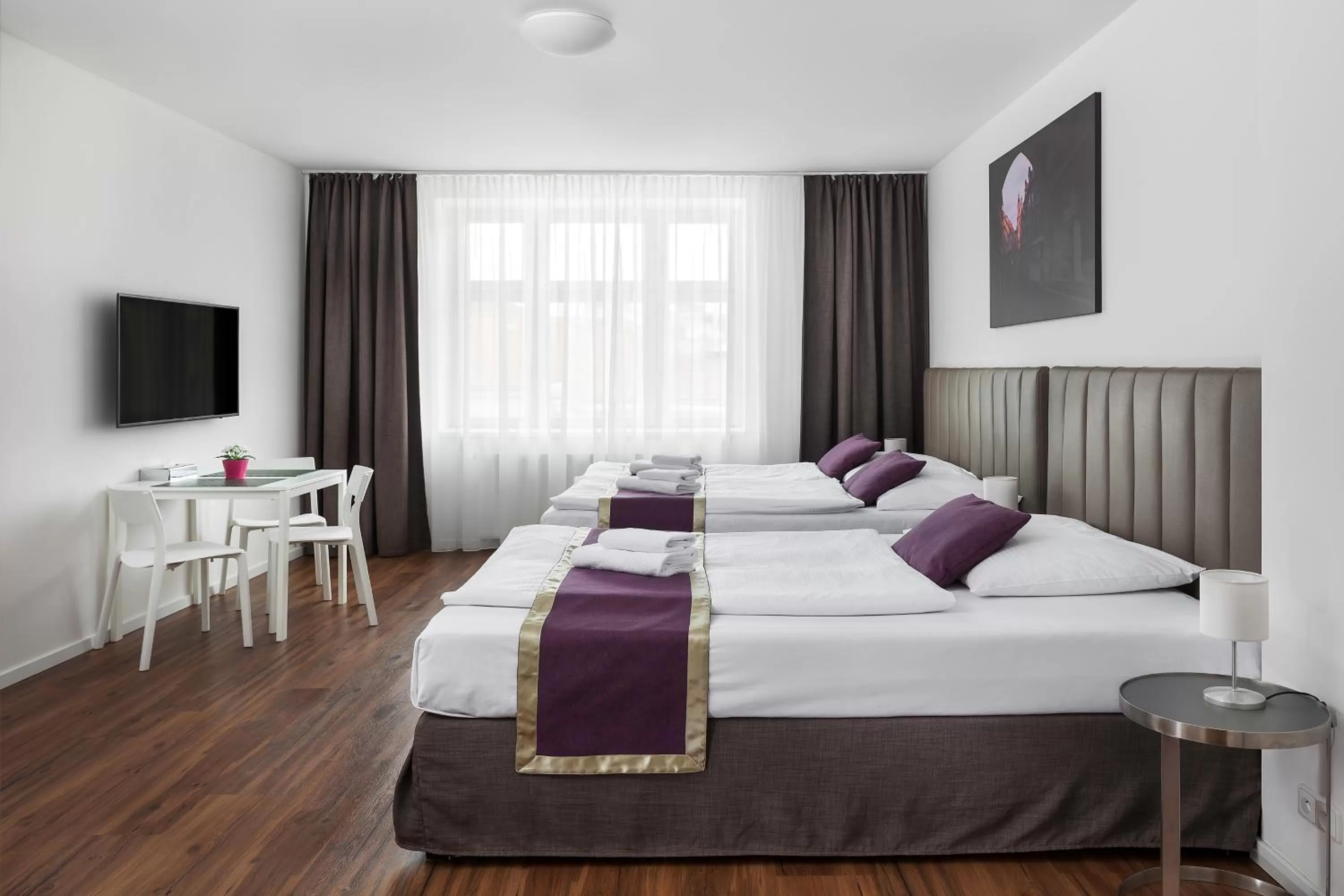 Communal lounge/ TV room, Bed in Elizabeth Suites