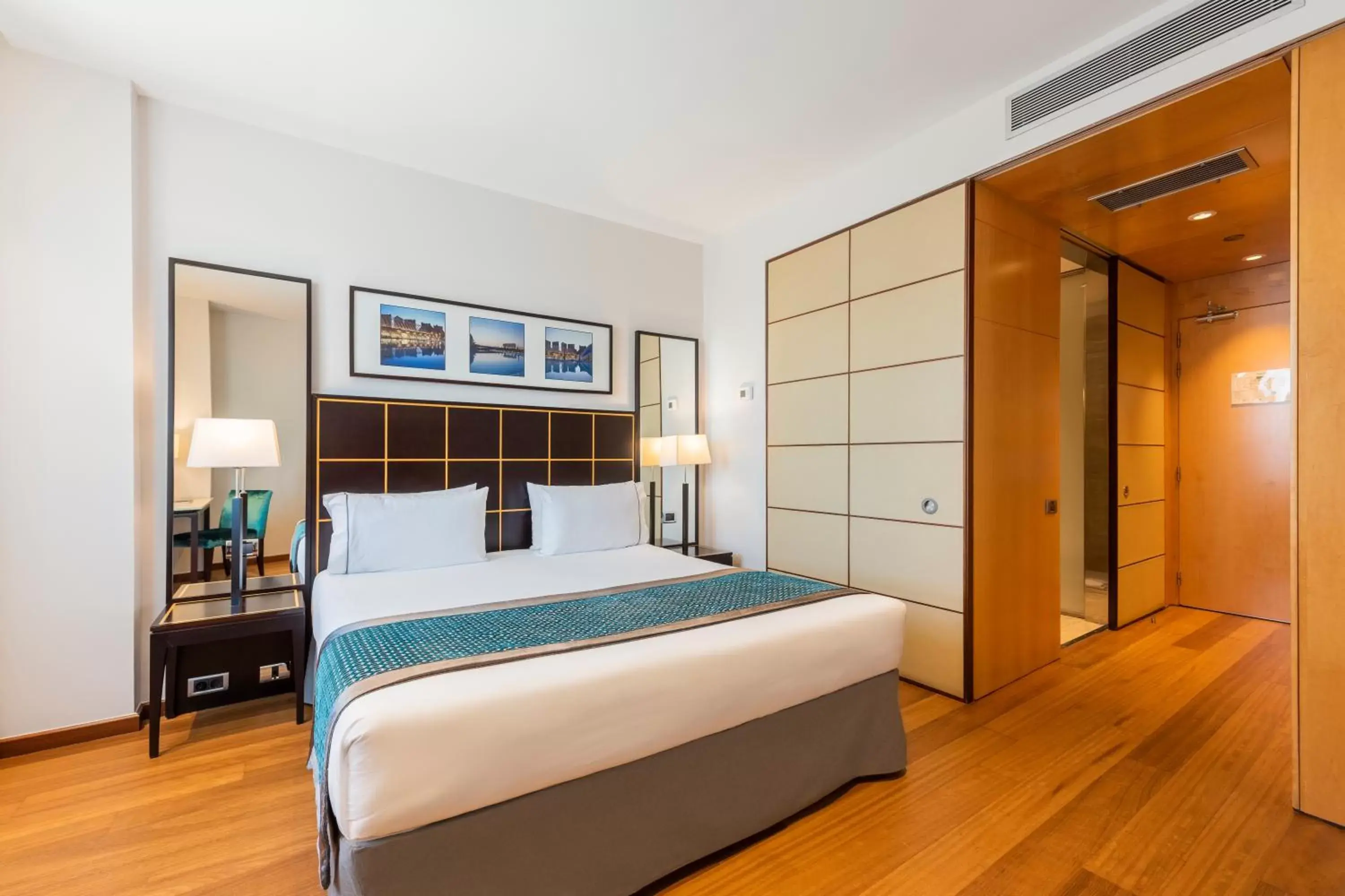 Superior Double Room in Eurostars Gran Valencia Superior Double Room in Eurostars Gran Valencia