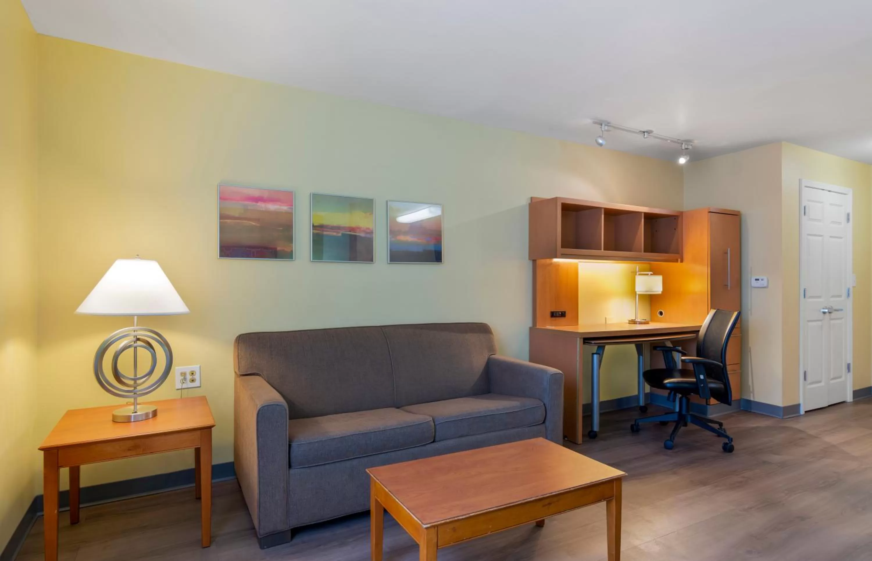 Living room in Extended Stay America Suites - Atlanta - Norcross - Peachtree Corners