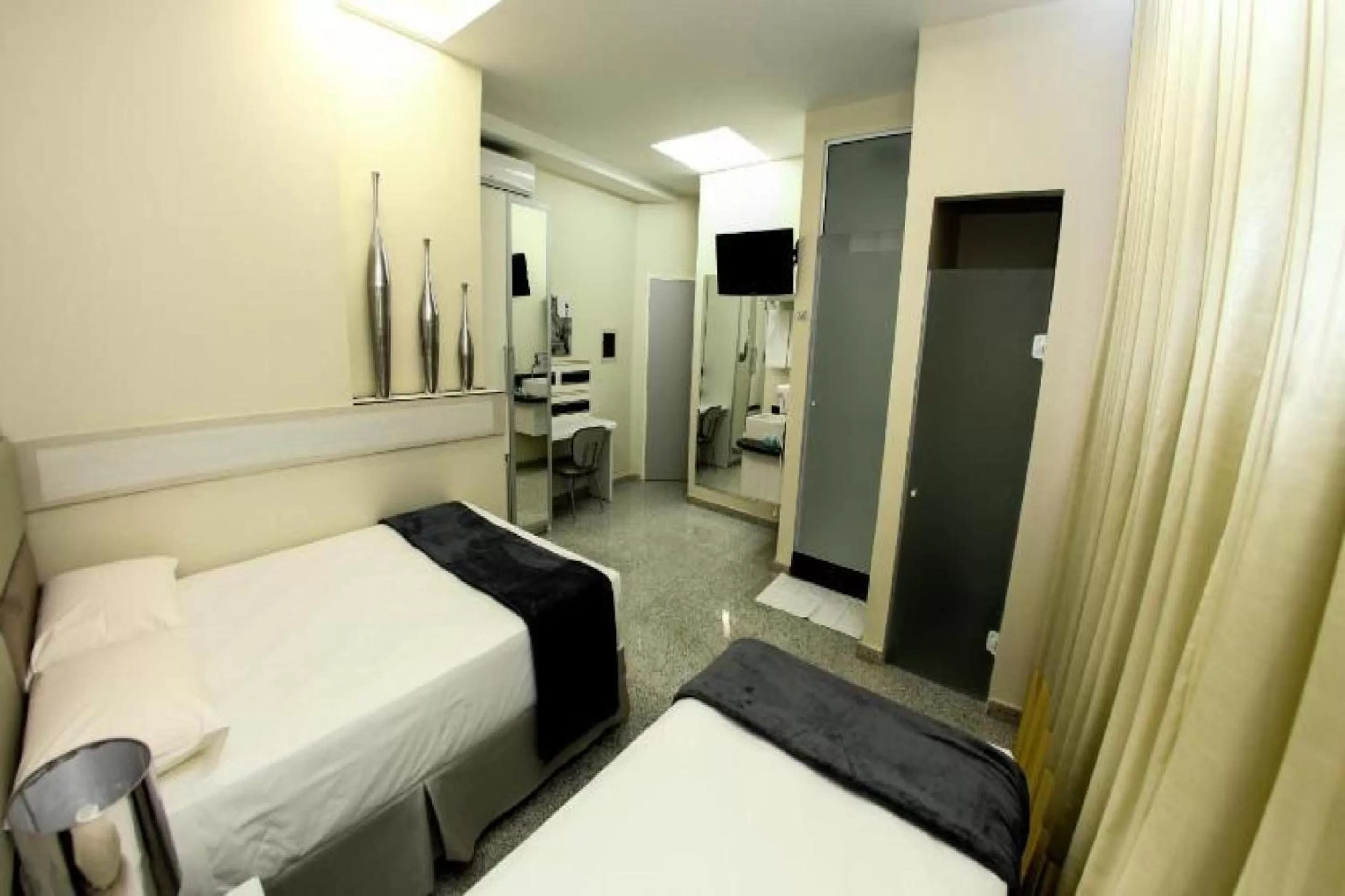 Bedroom, Bed in Compacto Hotel Alphaville Campinas