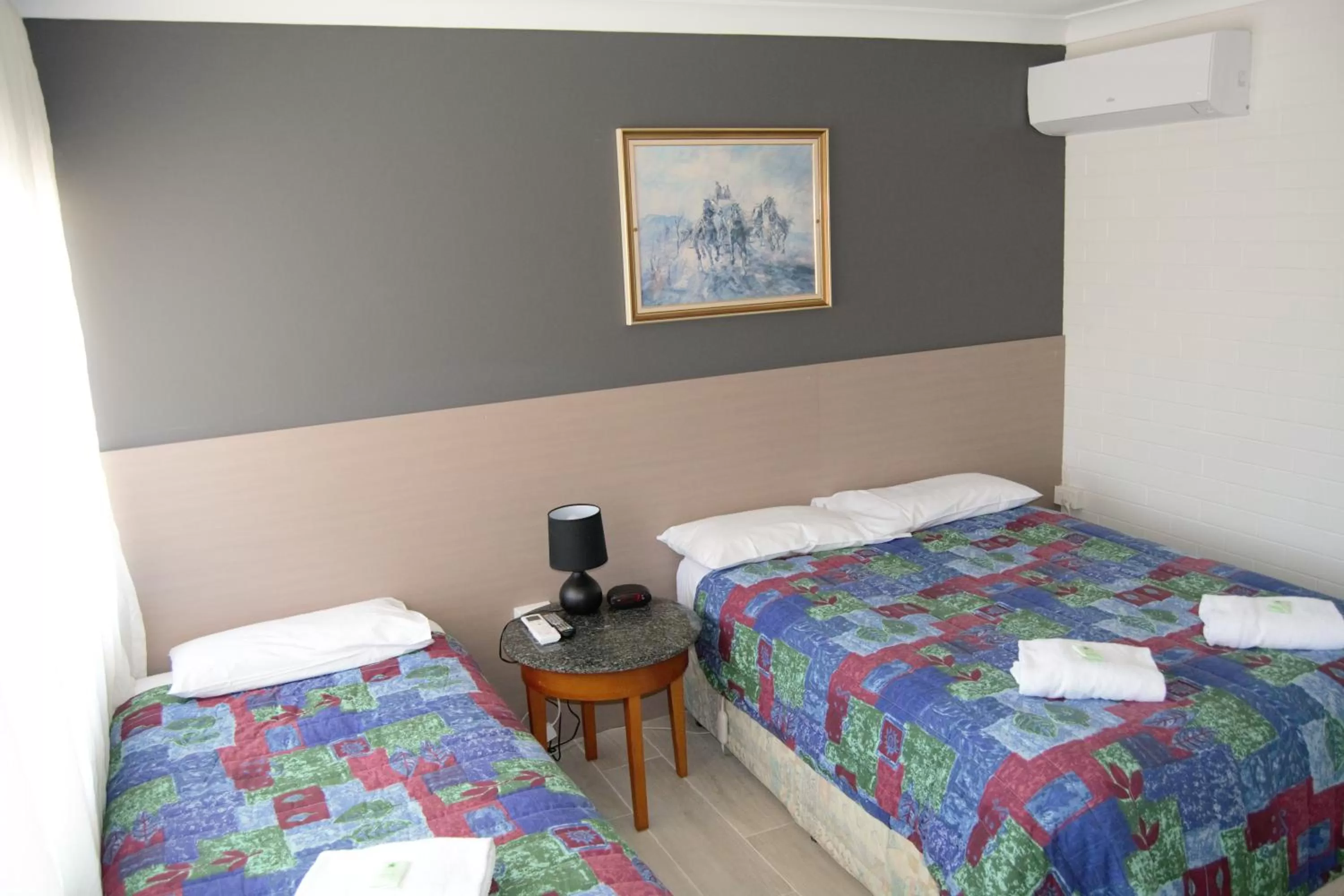 Bed in Civic Motor Inn