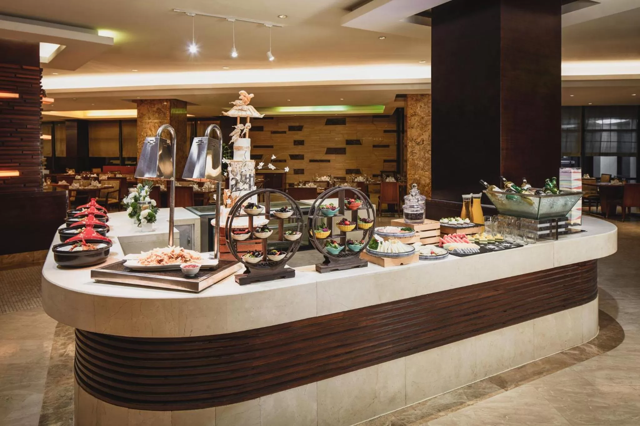 Restaurant/places to eat in Crowne Plaza Beijing International Airport by IHG