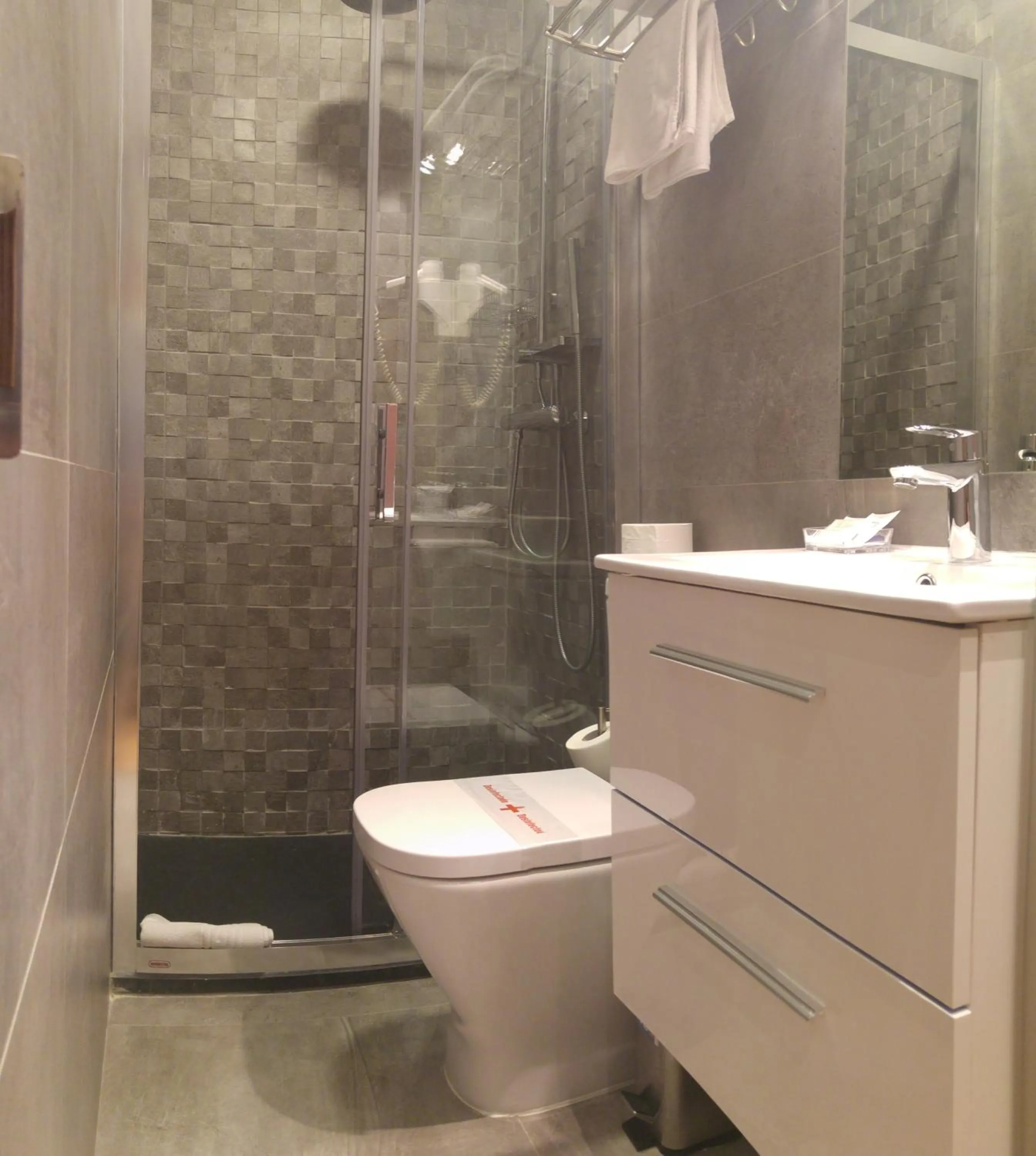 Bathroom in Hostal Hispano - Argentino Gran Vía