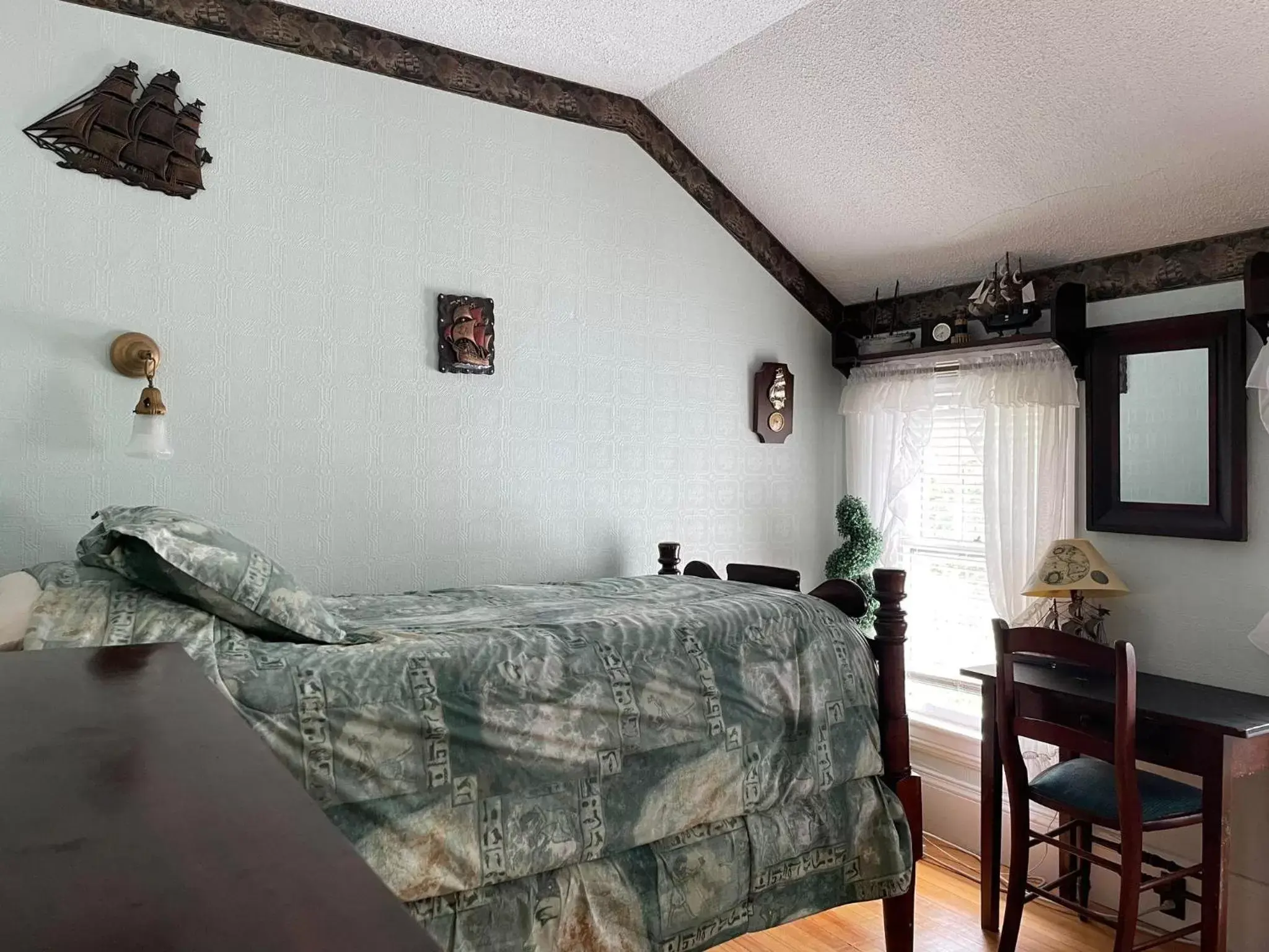 Single Room with Private Bathroom - single occupancy in Marshlands Inn Single Room with Private Bathroom - single occupancy in Marshlands Inn