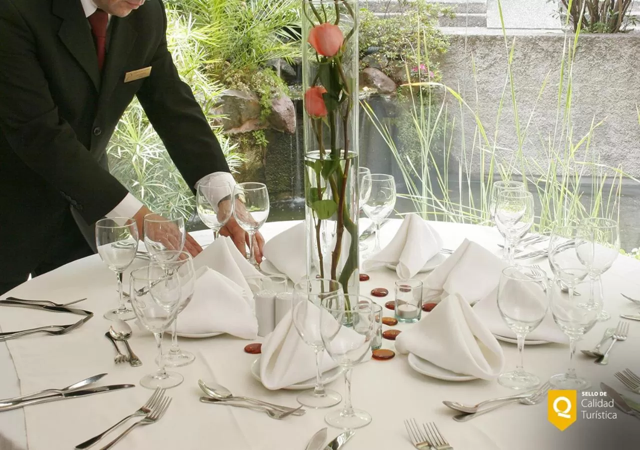 Restaurant/places to eat in Panamericana Hotel Providencia