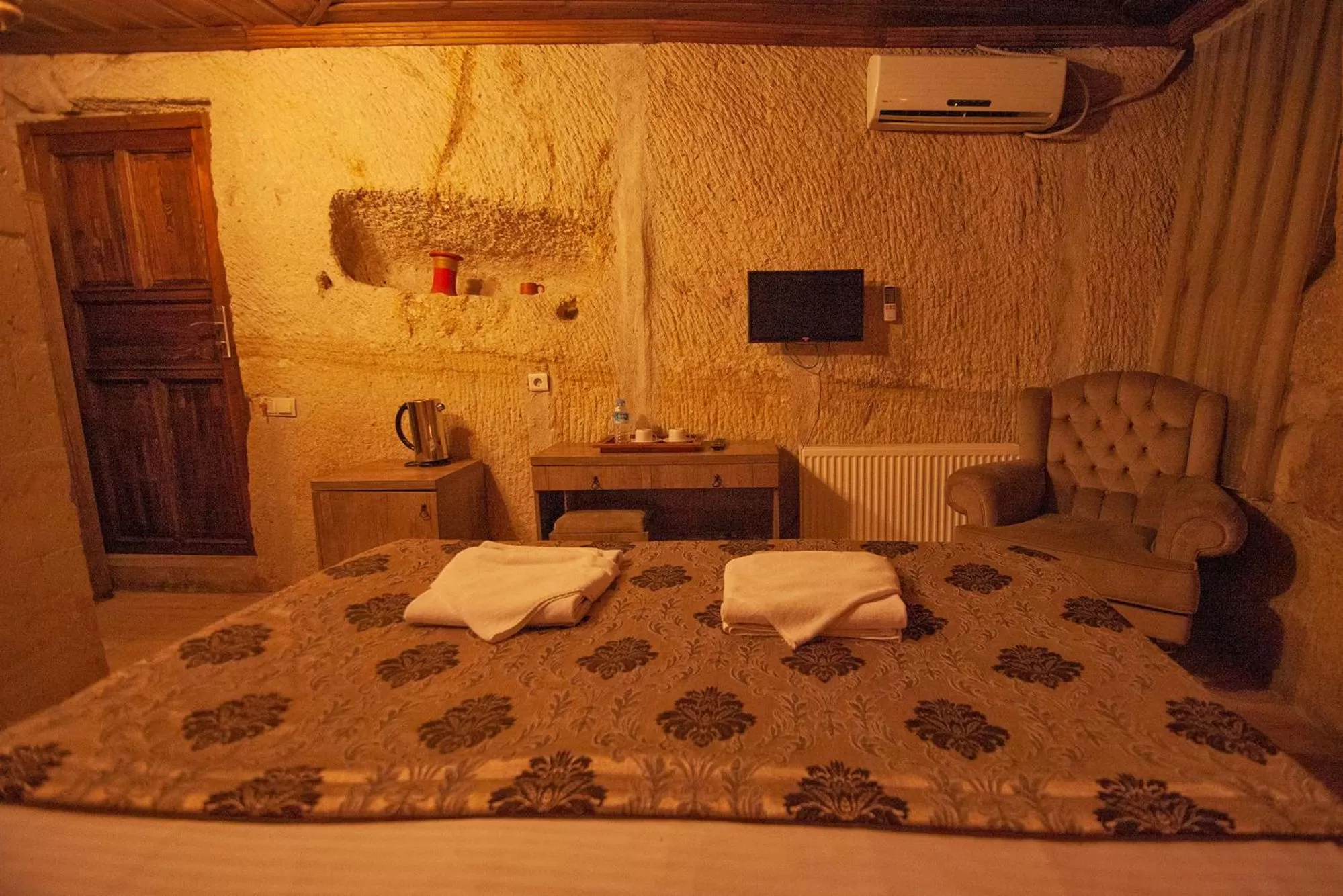 Communal lounge/ TV room, Bed in Diamond of Cappadocia