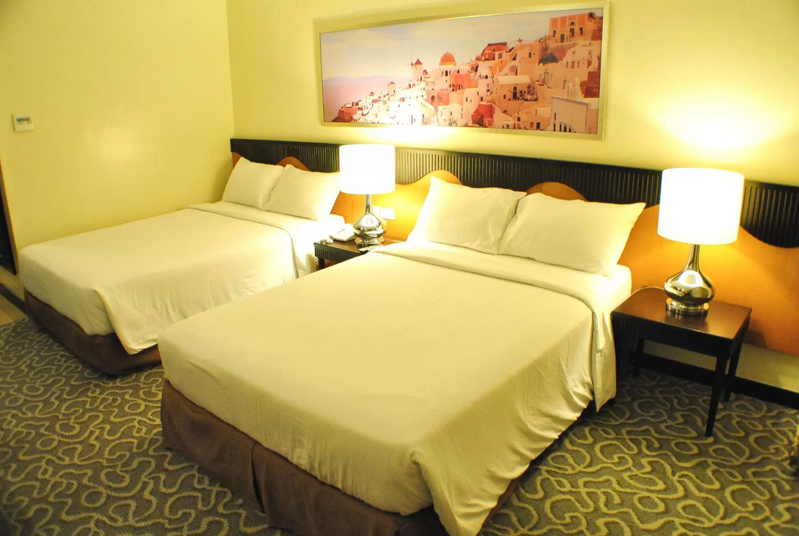 Bed in Hotel Elizabeth Cebu