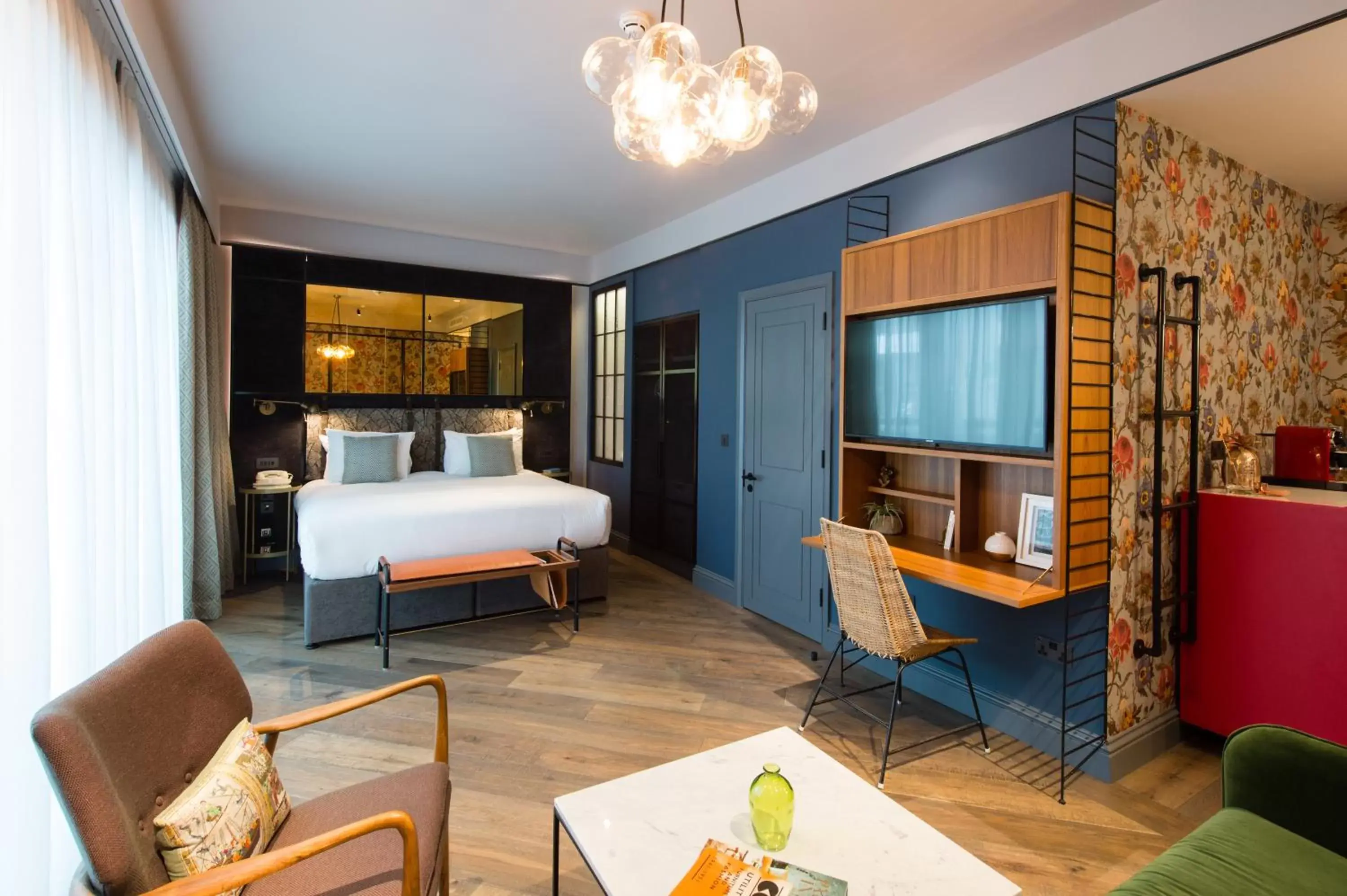 Junior Suite in Clayton Hotel City of London Junior Suite in Clayton Hotel City of London