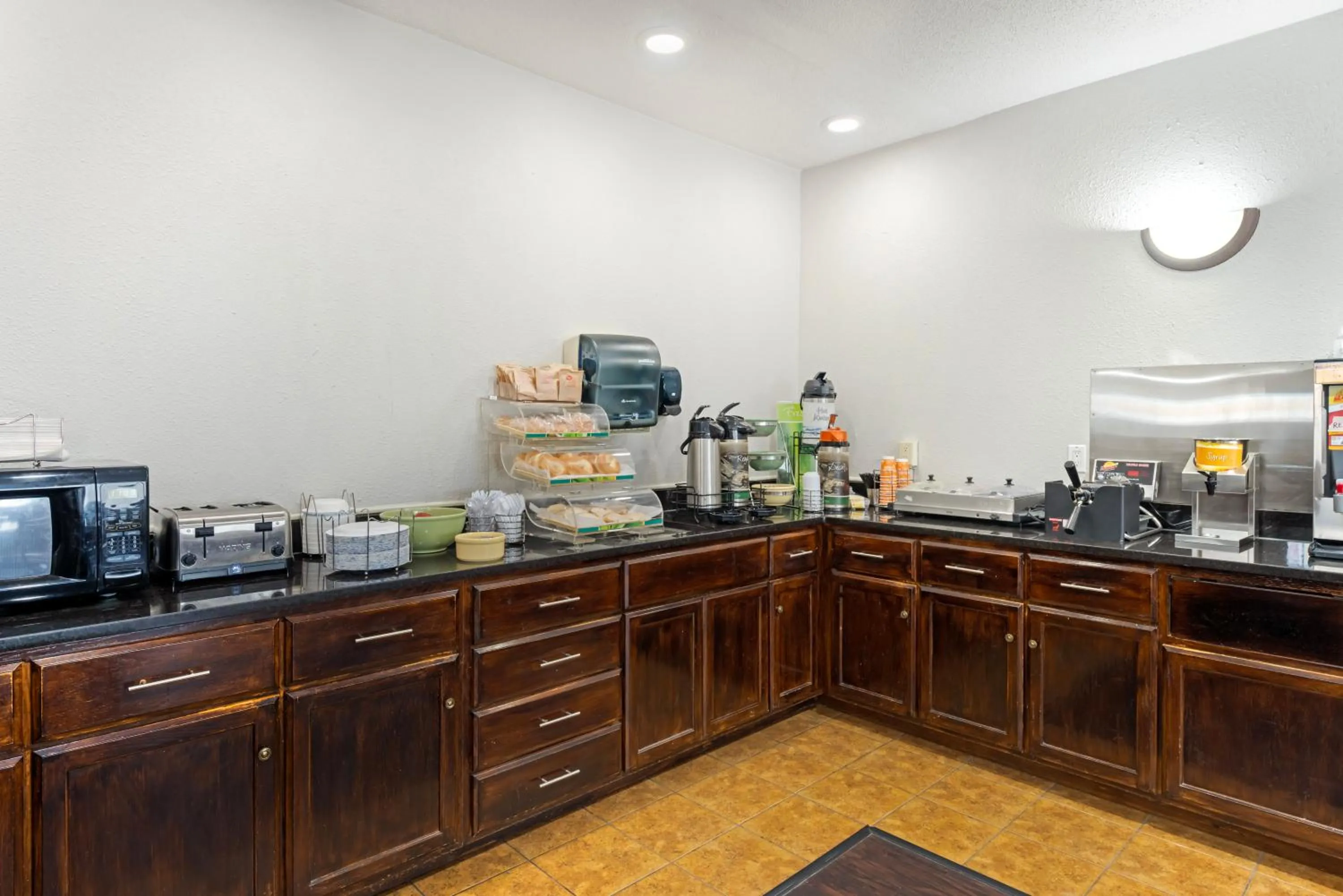 Breakfast in Quality Inn Bemidji