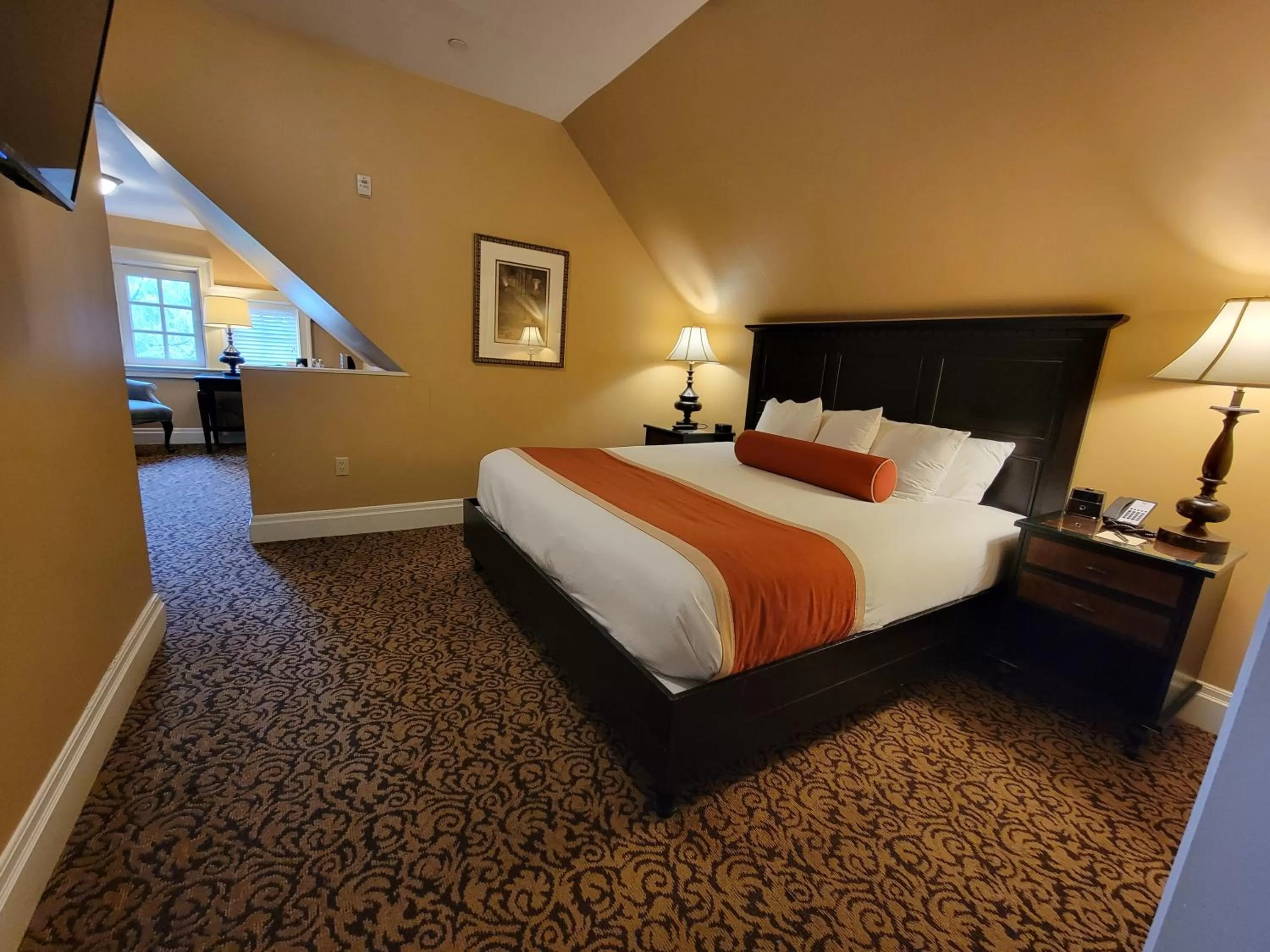 Bedroom, Bed in Mansions on Fifth