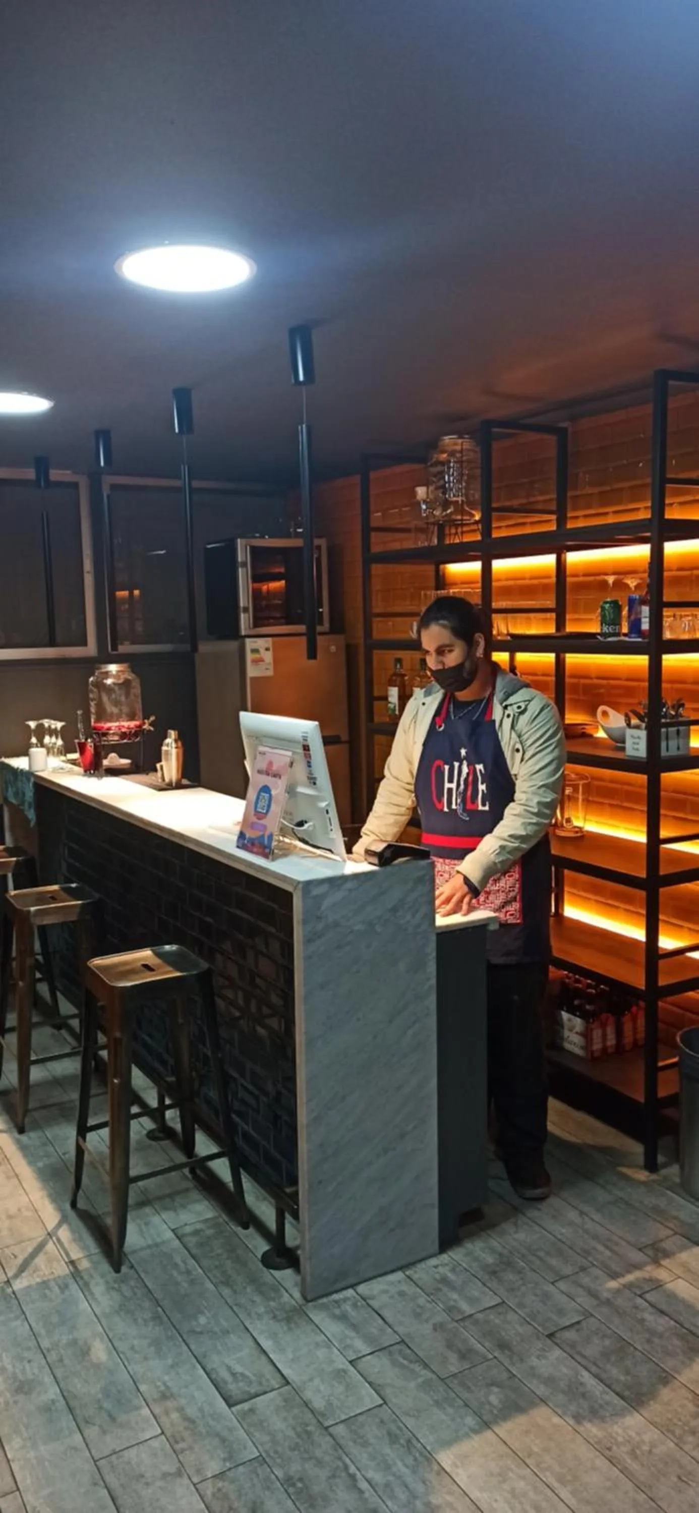 Restaurant/places to eat in Hostel Boutique Merced 88