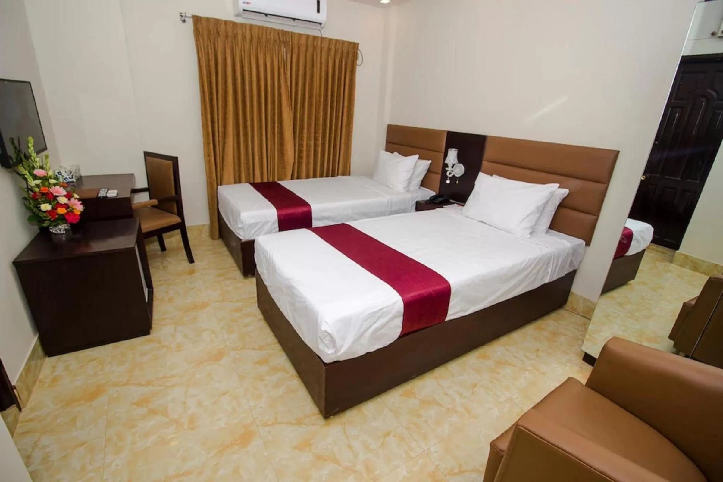 Bedroom, Bed in Hotel Gulshan Lake View