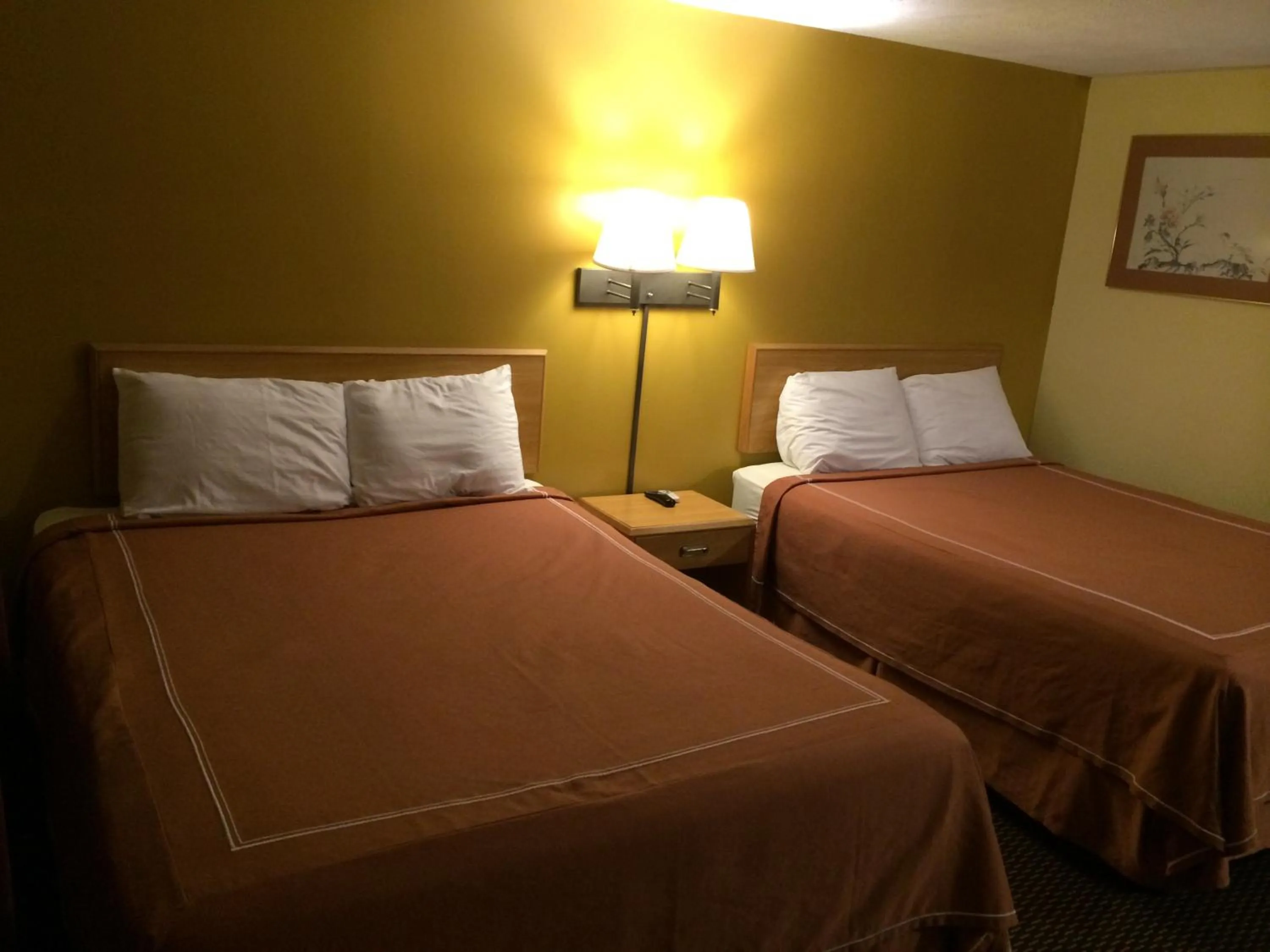 Bed in Caravan Motel