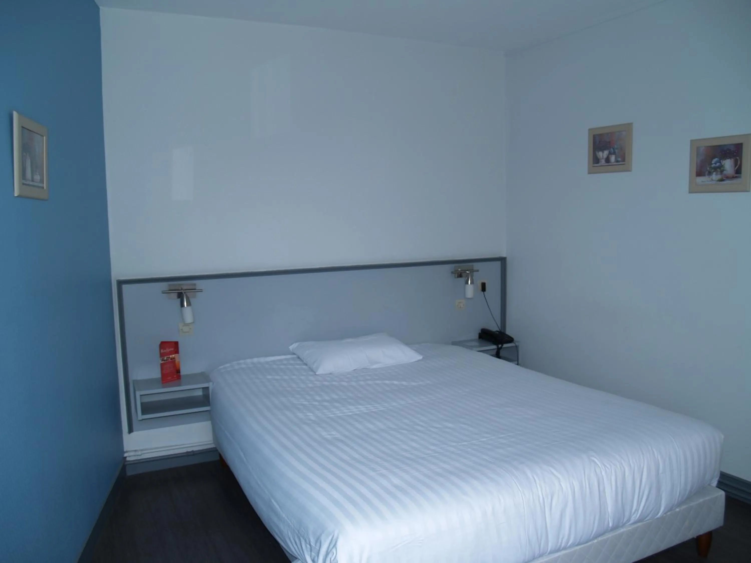 Photo of the whole room, Bed in Le Relais Vauban