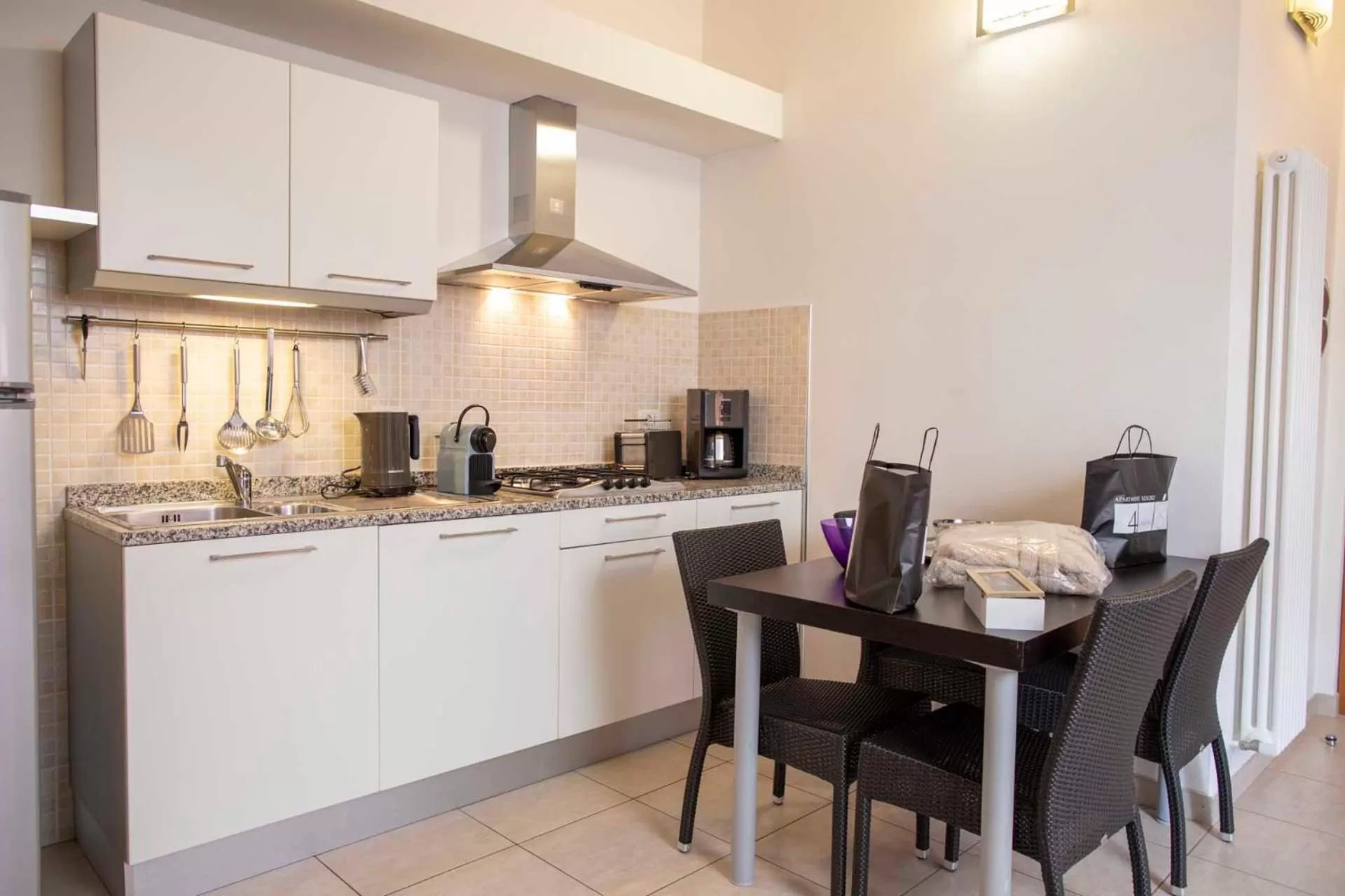 Kitchen or kitchenette in 4 Limoni Apartment Resort