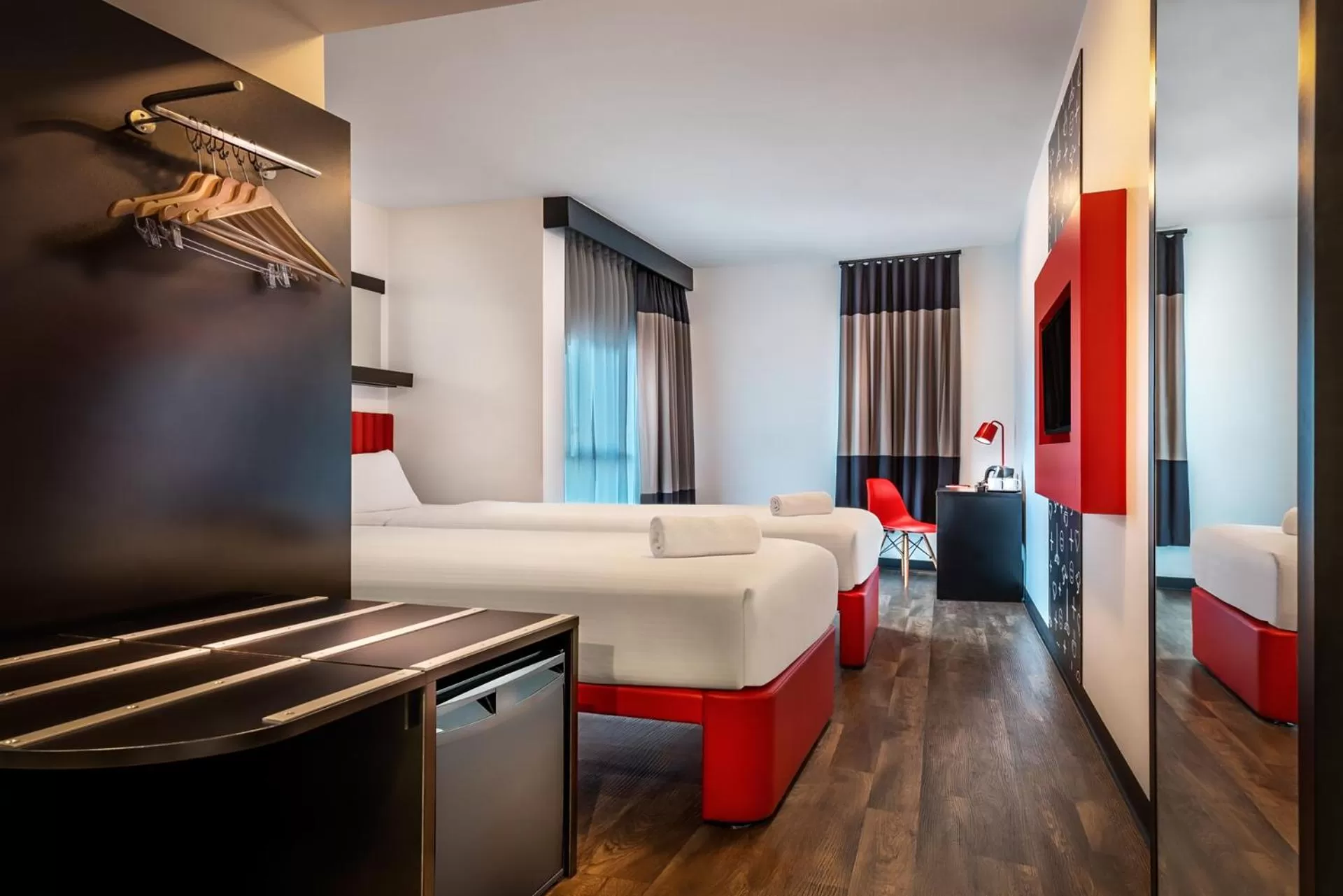 Bedroom, Bed in Essence Hotel Carlton