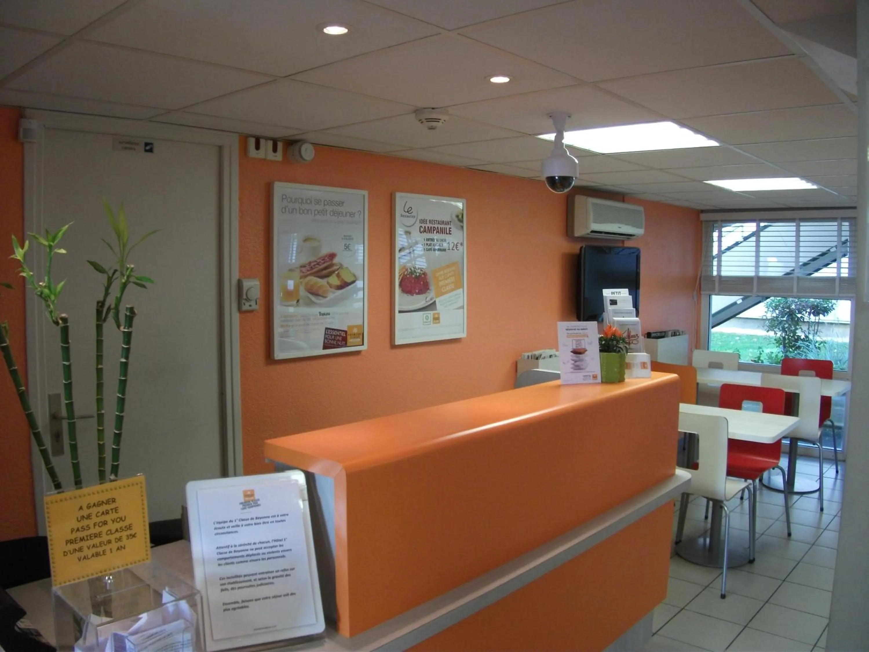 Lobby or reception in Premiere Classe Bayonne