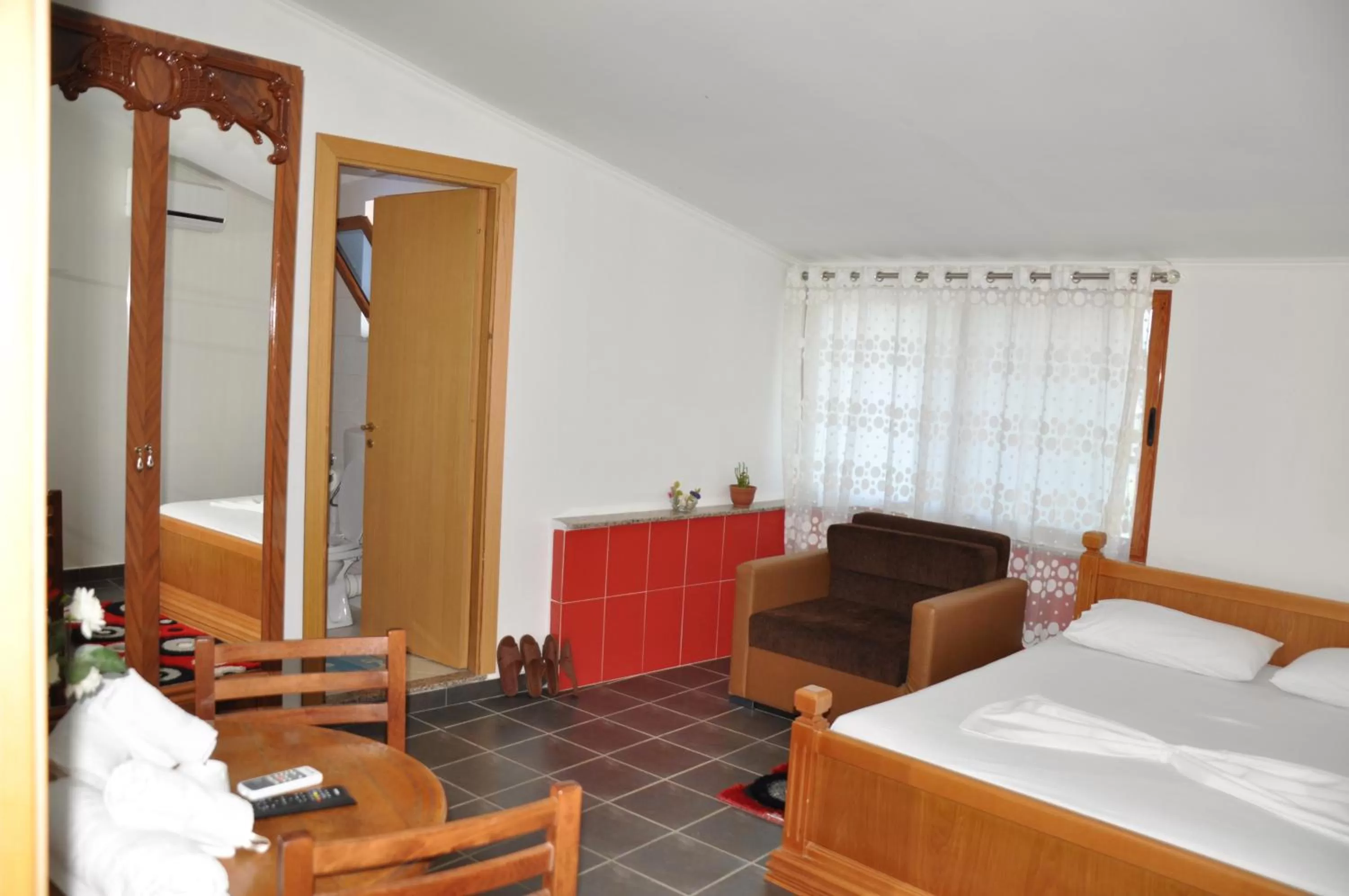 Photo of the whole room in Hotel Floga