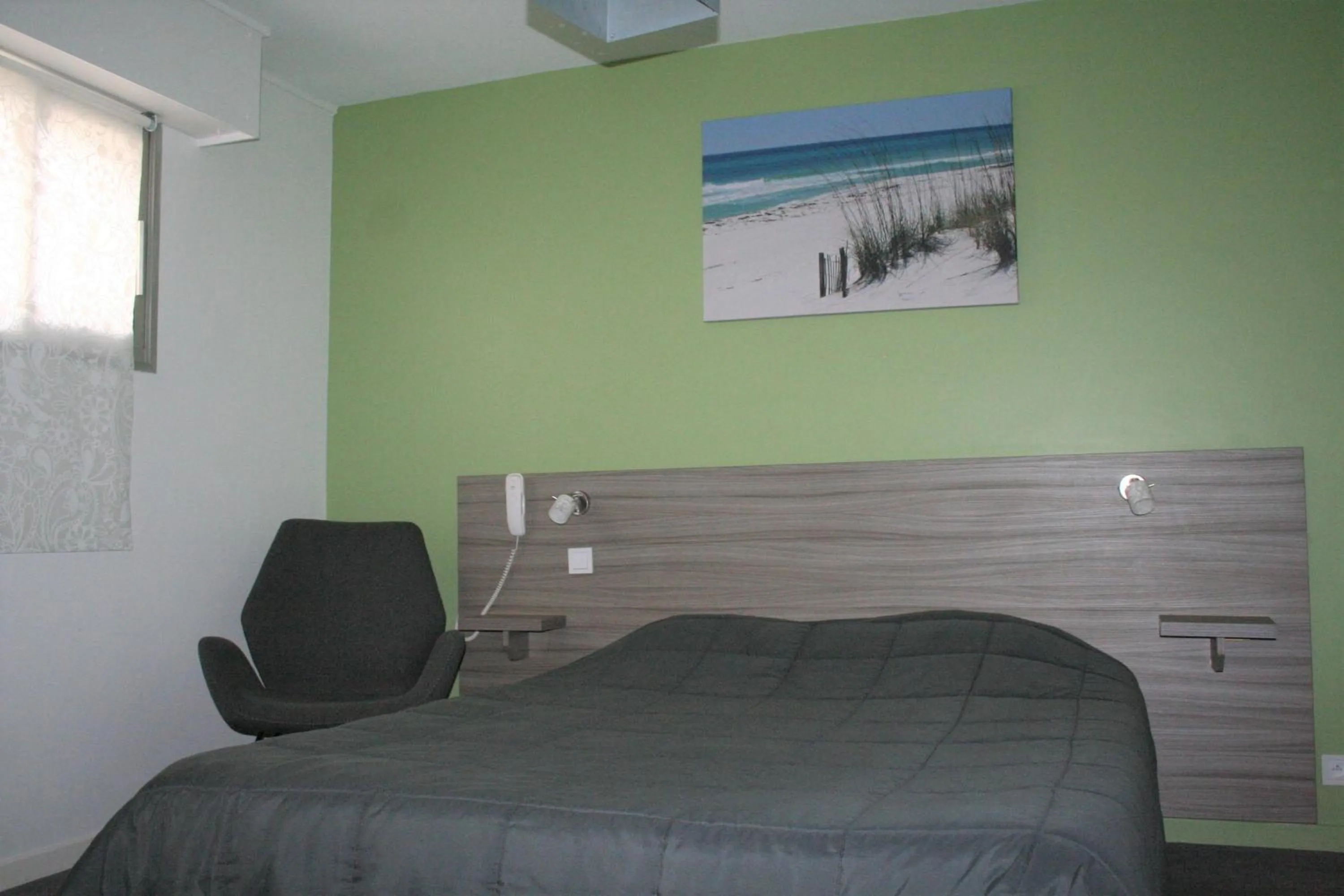 Photo of the whole room, Bed in Hôtel Le Relais Dax