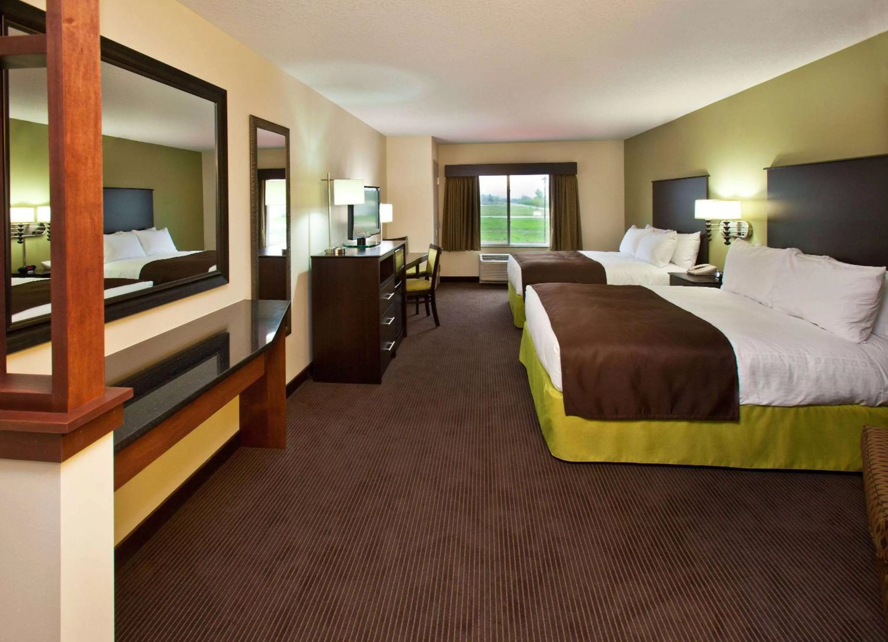 Photo of the whole room, Bed in AmericInn by Wyndham Fairfield