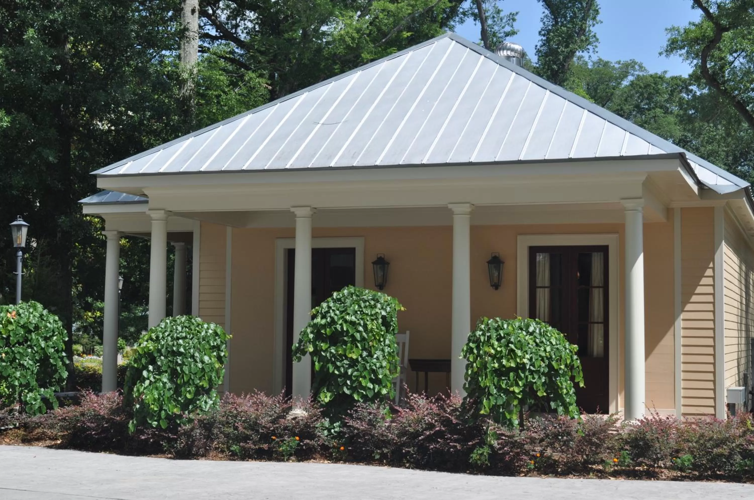 Patio in The Inn at Houmas House Estate