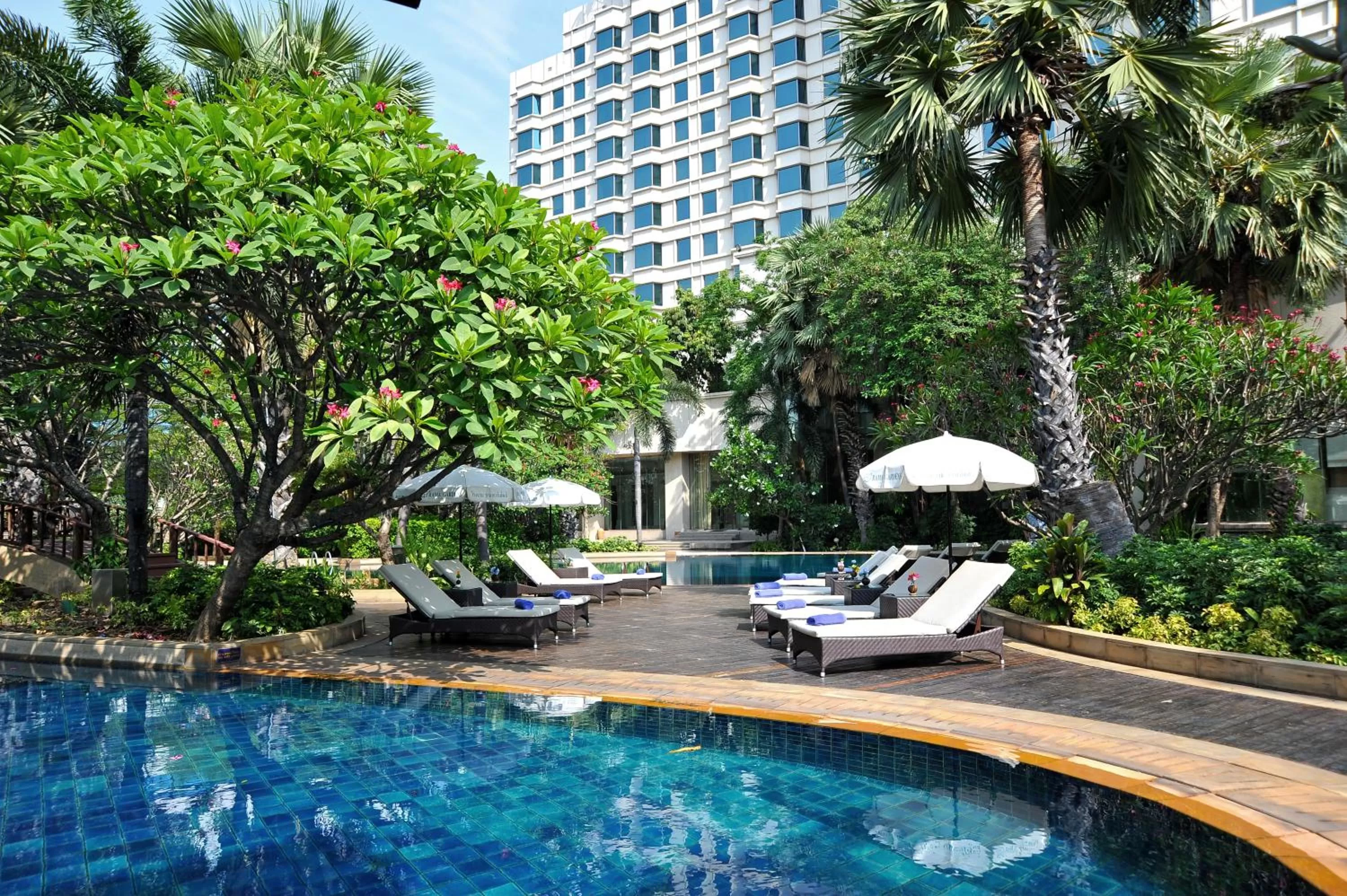 Pool view in Rama Gardens Hotel Bangkok