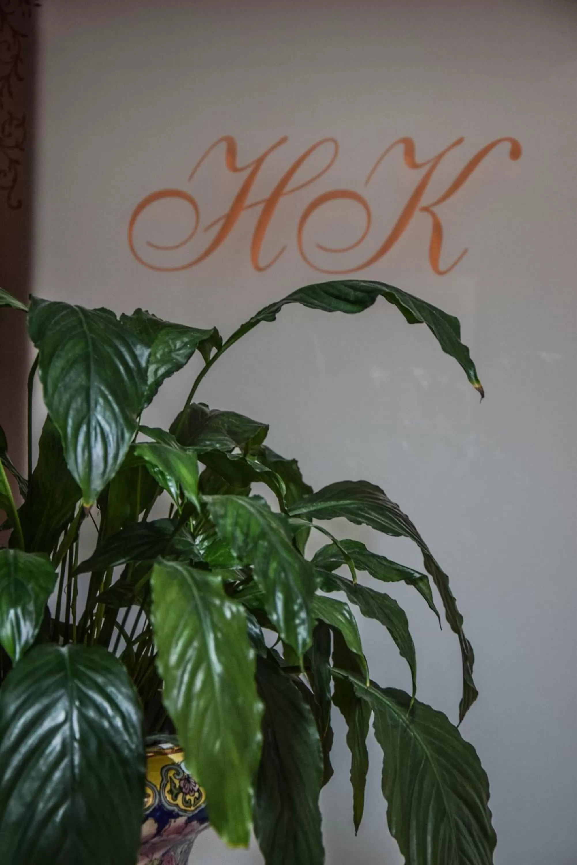 Logo/Certificate/Sign in Hotel Kennedy