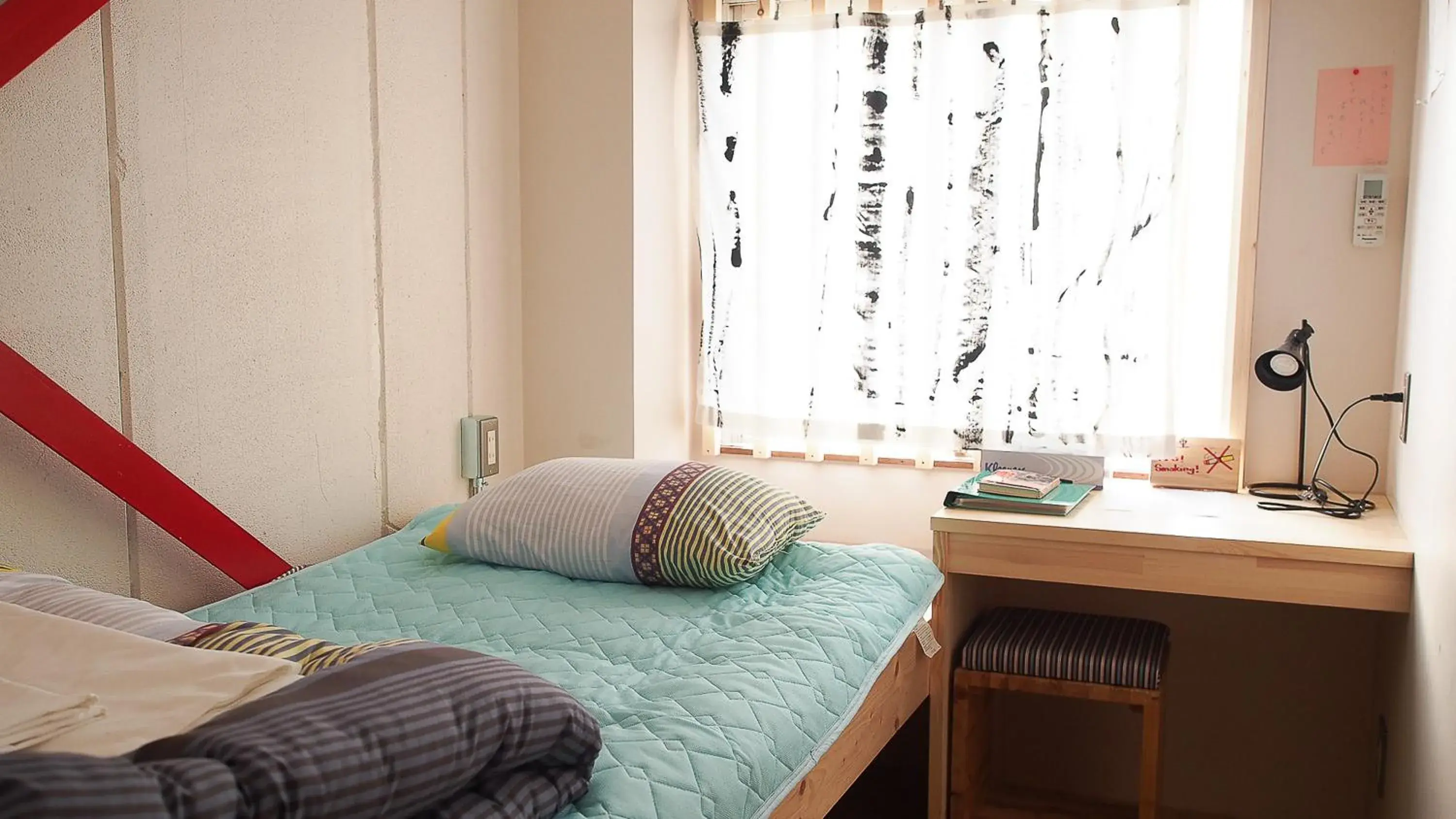 Single Room with Shared Bathroom - single occupancy in Kamagasaki University of the Arts Cafe Garden Guest House aka Cocoroom Single Room with Shared Bathroom - single occupancy in Kamagasaki University of the Arts Cafe Garden Guest House aka Cocoroom