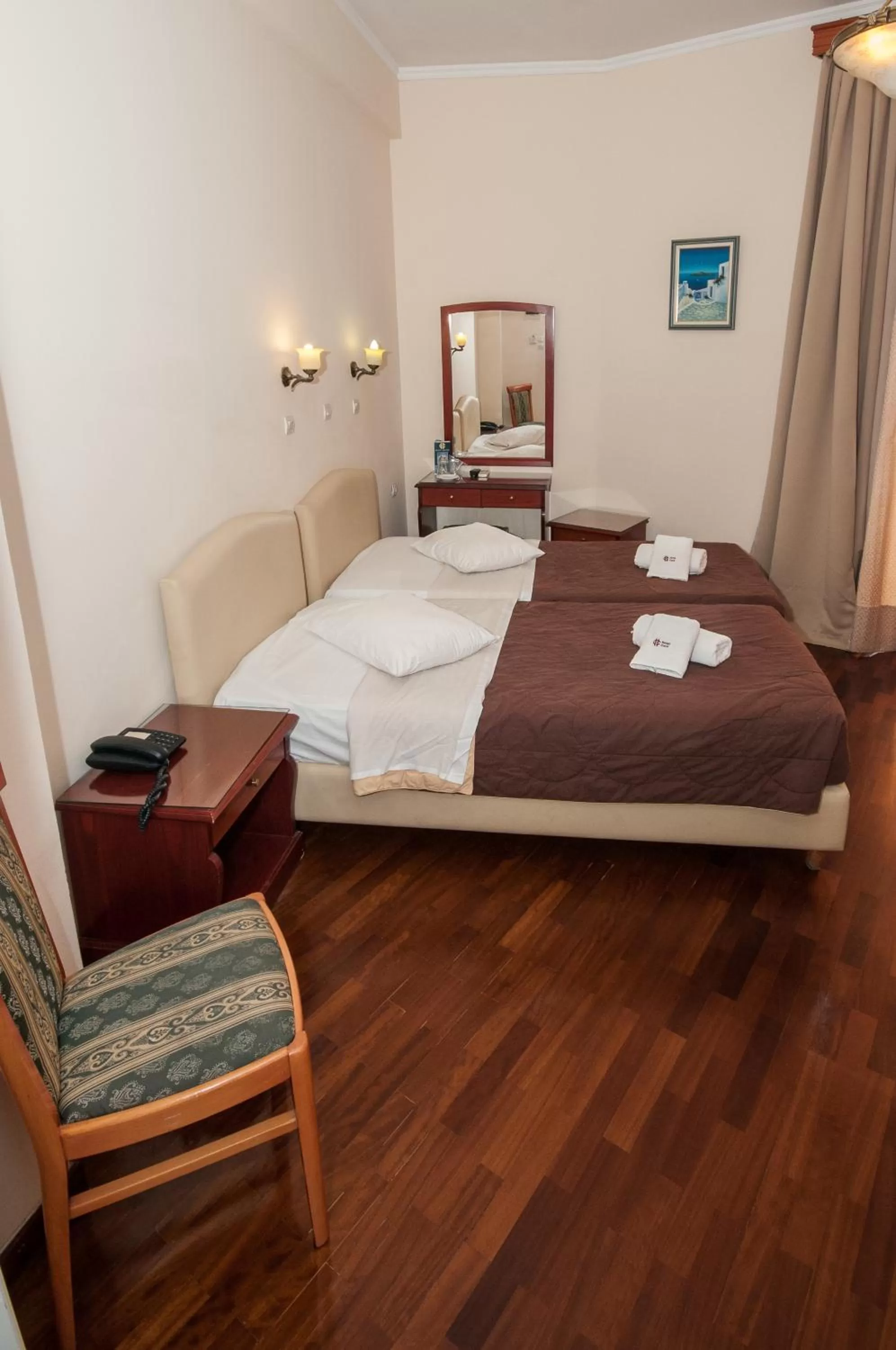 Photo of the whole room, Bed in Cecil Hotel