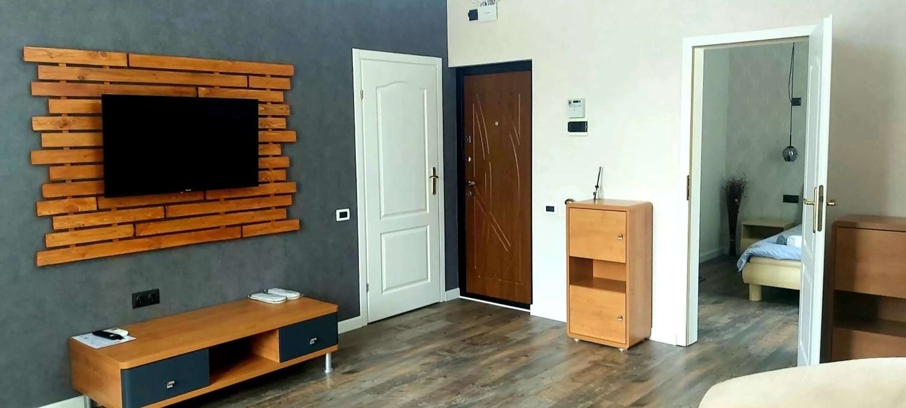 TV/Entertainment Center in White House