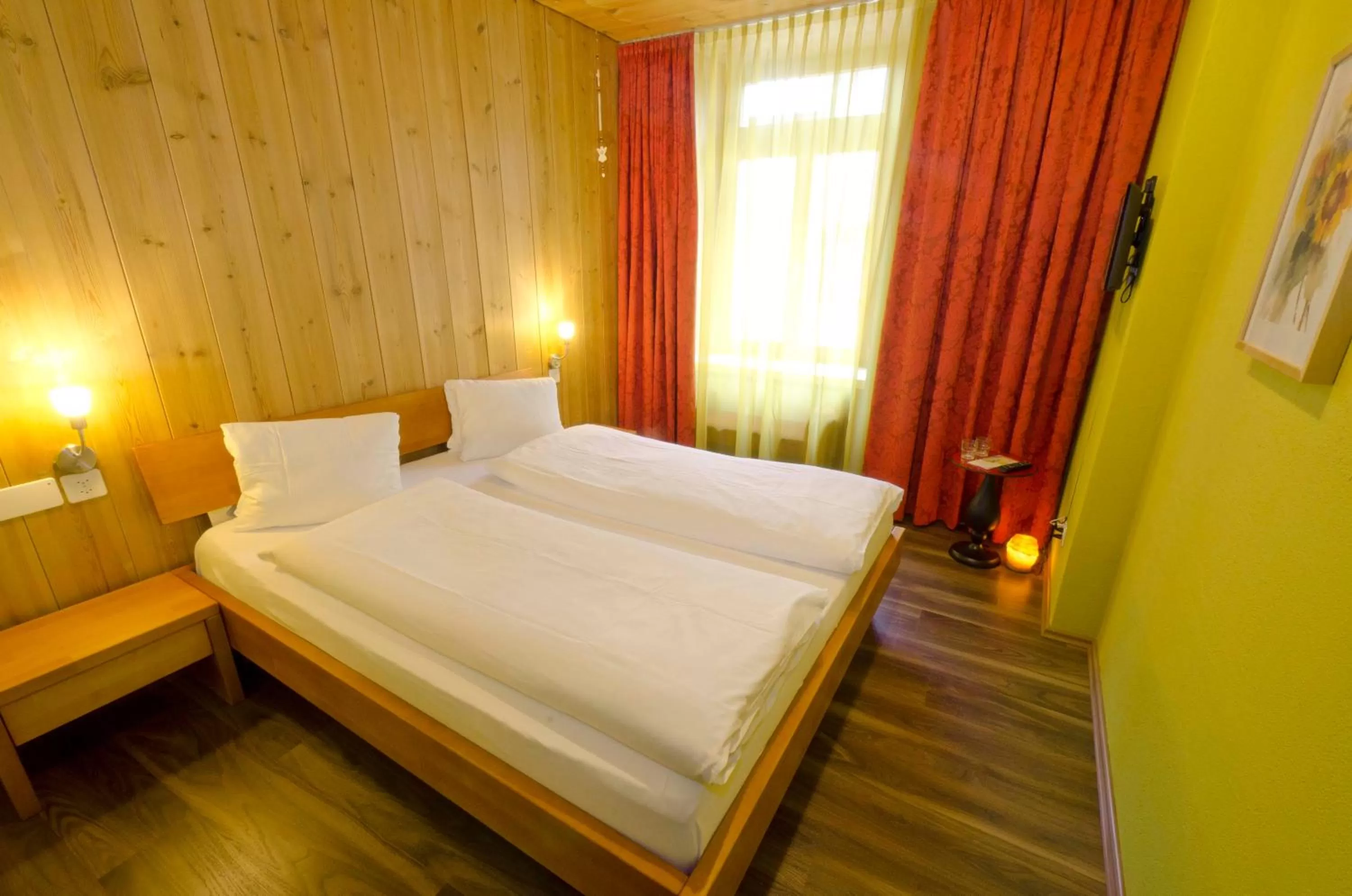 Photo of the whole room, Bed in CURUNA Hotel-Garni