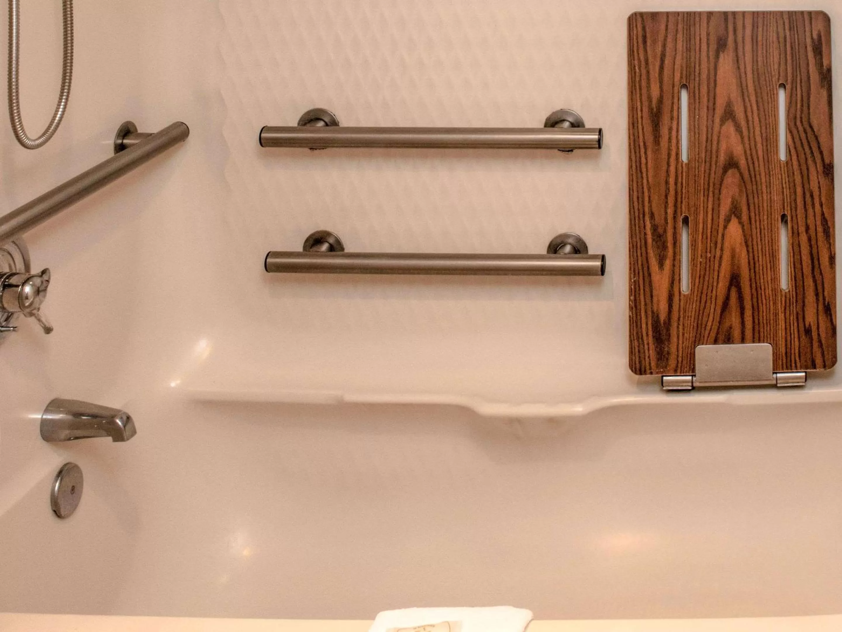 Bathroom in Quality Suites Lake Wright - Norfolk Airport