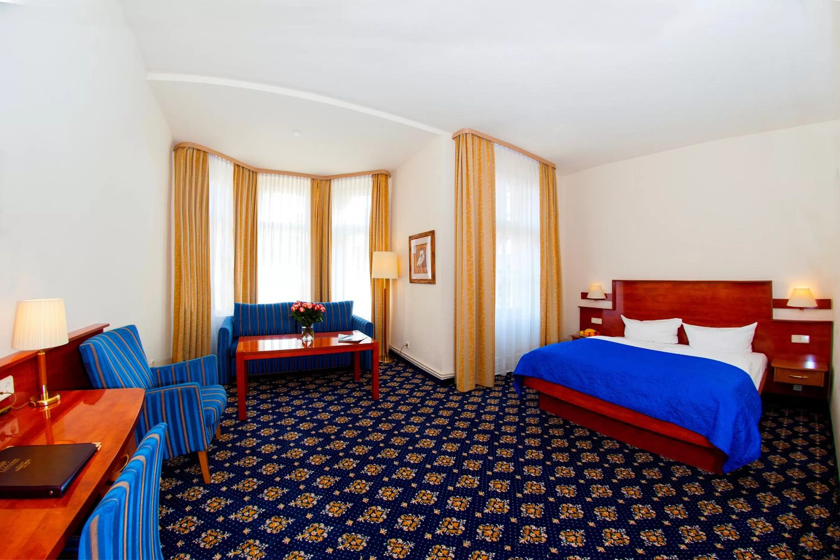 Living room, Bed in Hotel & Apartments Zarenhof Berlin Prenzlauer Berg