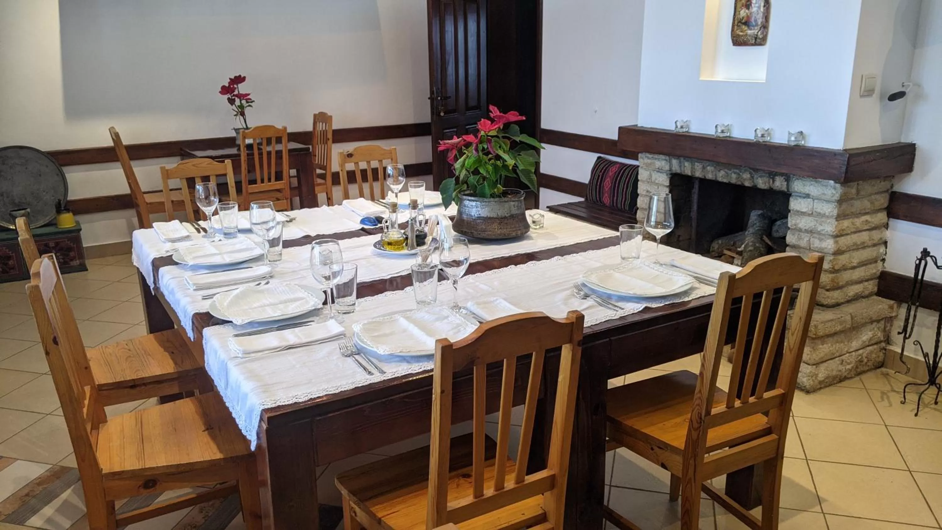 Restaurant/places to eat in Villa Rai