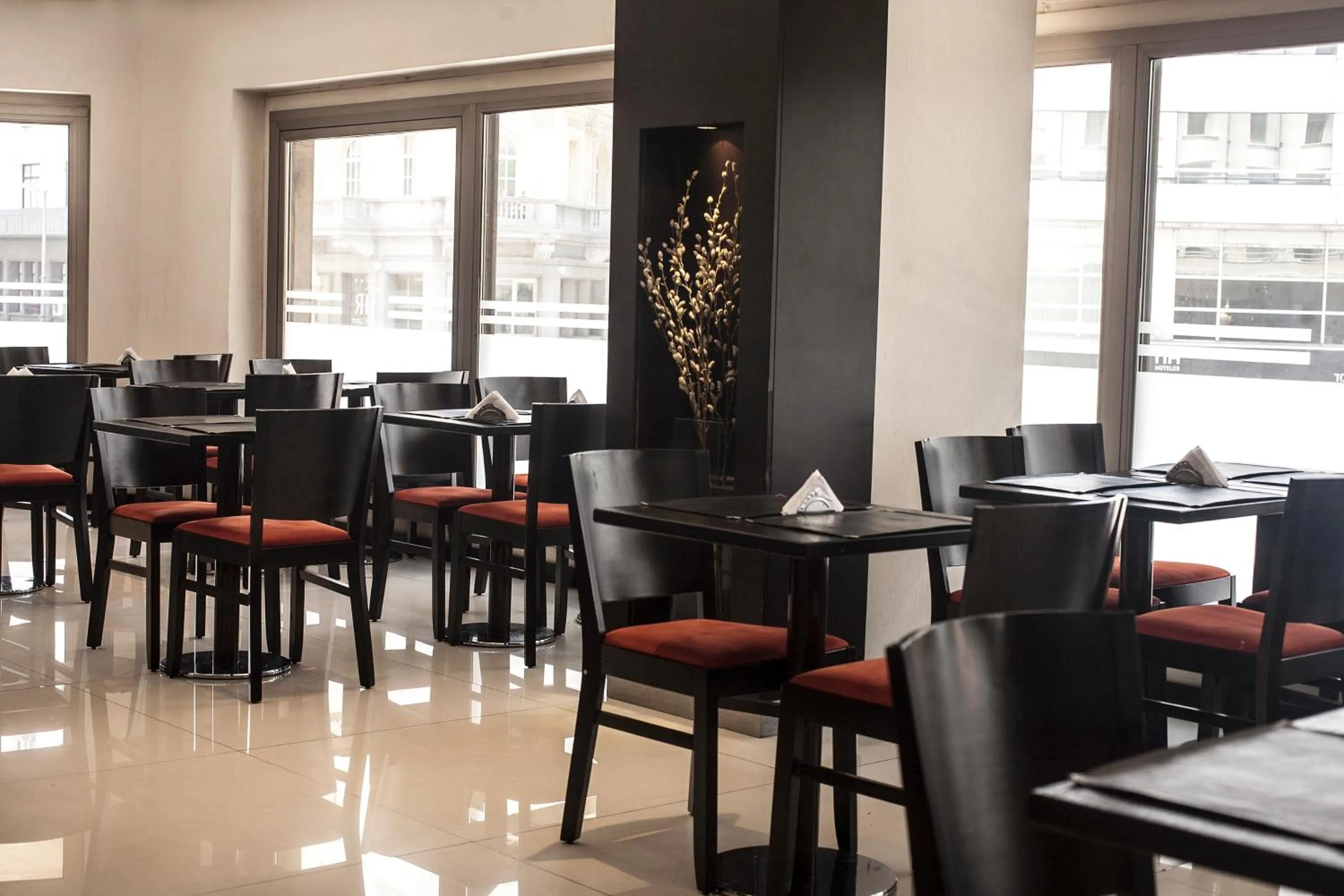 Restaurant/places to eat in HR Luxor Hotel Buenos Aires